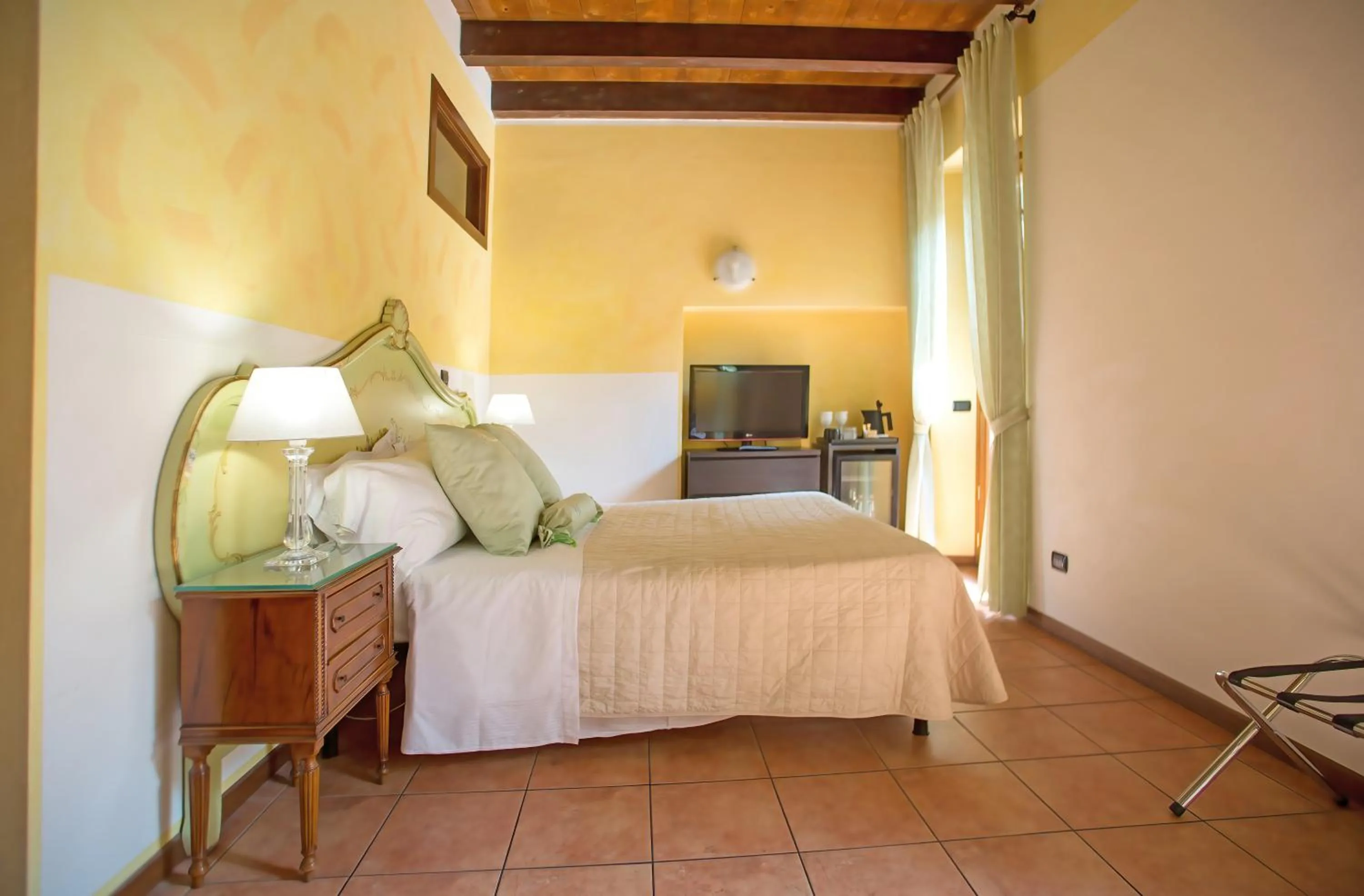 Photo of the whole room, Bed in Veronetta House