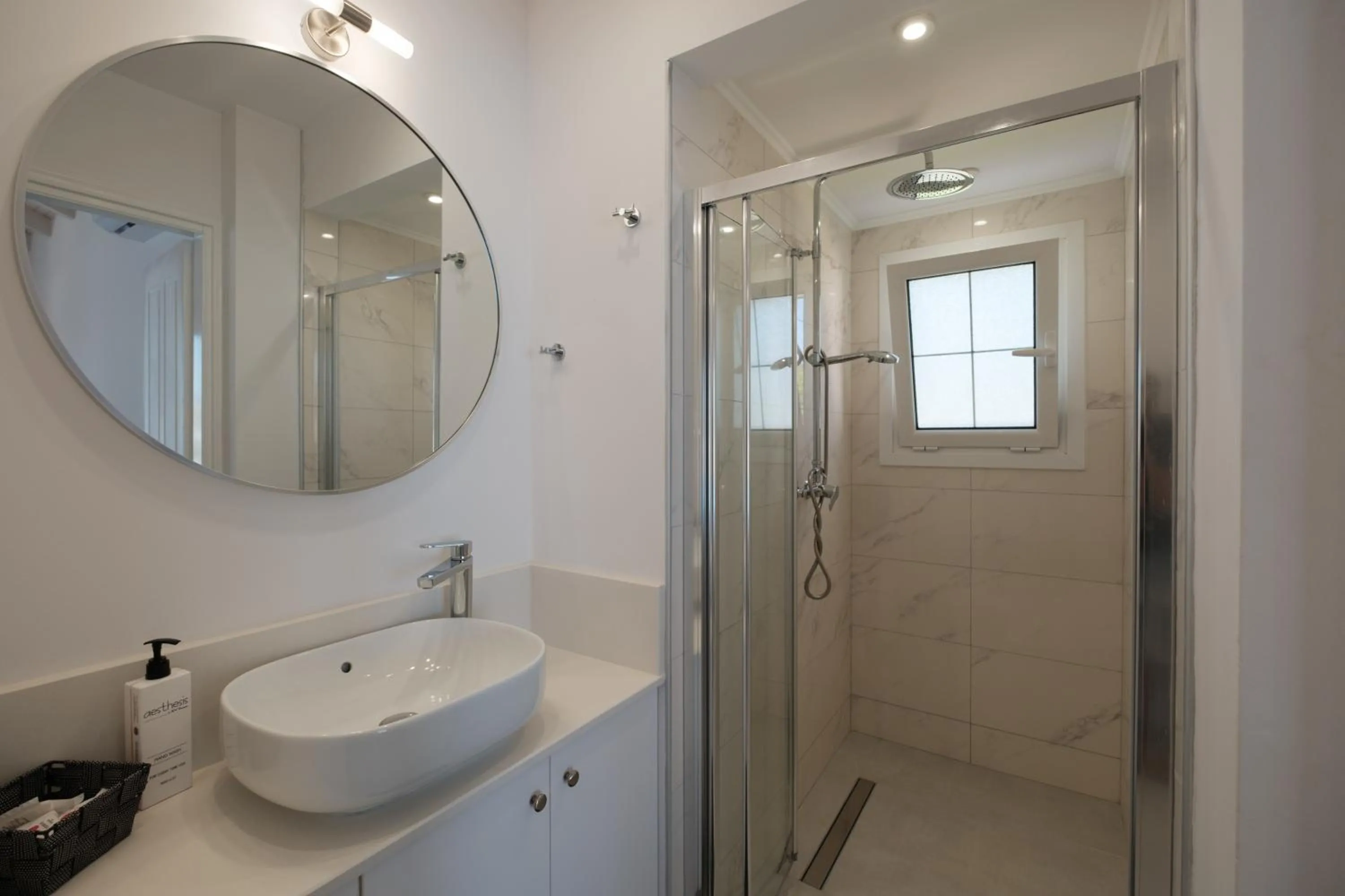 Shower in Dimitris Apartments