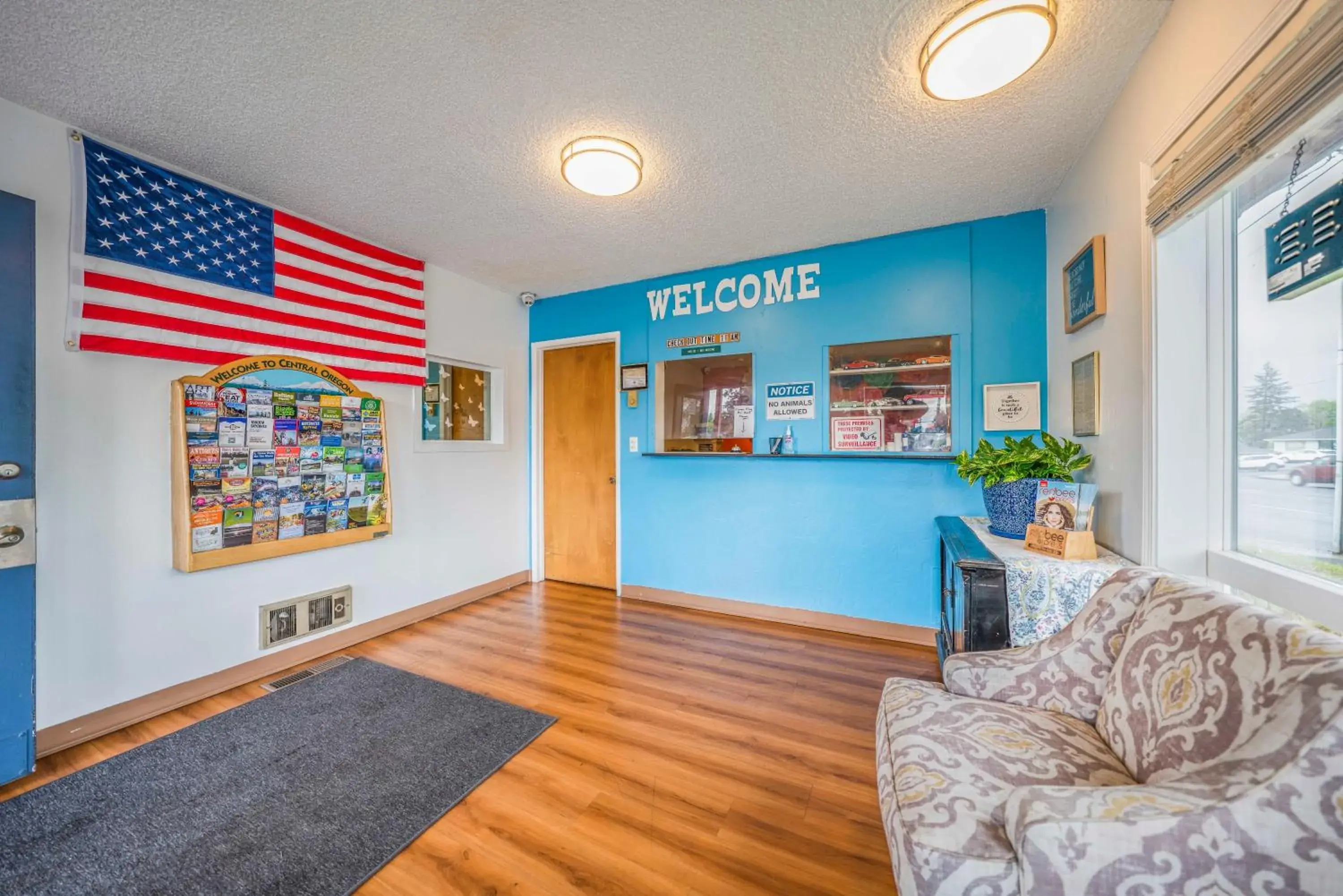 Lobby or reception in Royal Gateway Motel by OYO Lobby or reception in Royal Gateway Motel by OYO