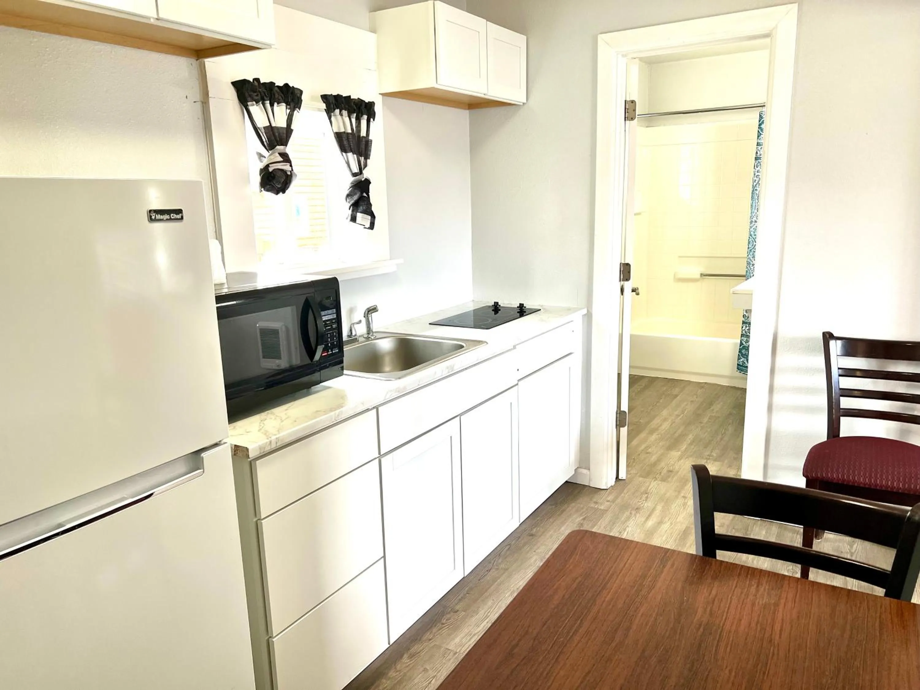 kitchen in Royal Gateway Motel by OYO