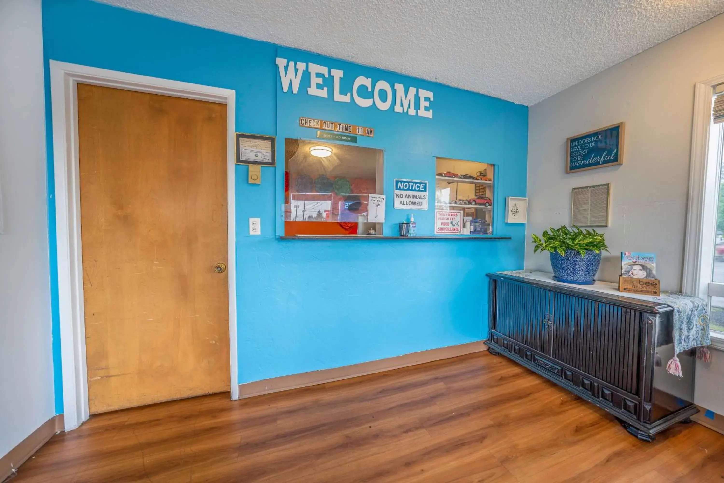 Lobby or reception in Royal Gateway Motel by OYO Lobby or reception in Royal Gateway Motel by OYO