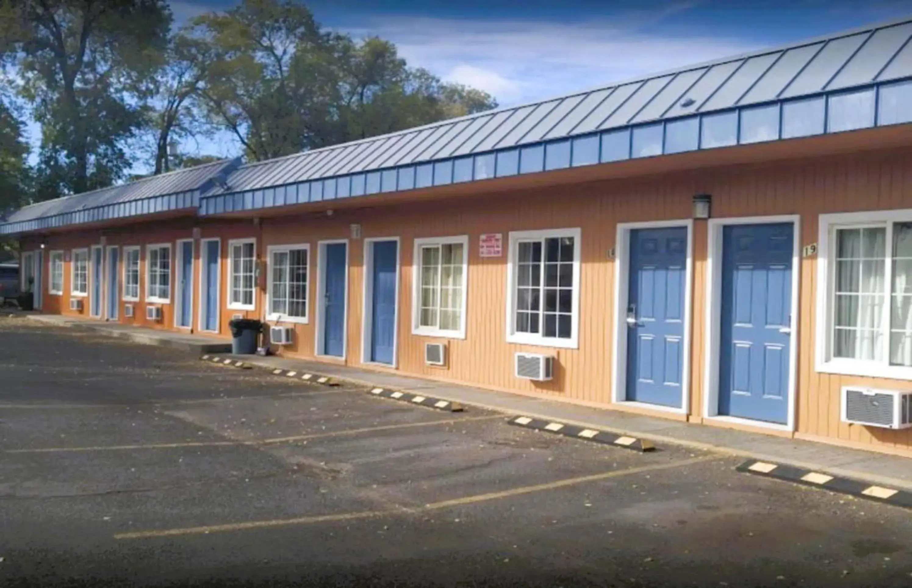 Facade/entrance in Royal Gateway Motel by OYO Facade/entrance in Royal Gateway Motel by OYO