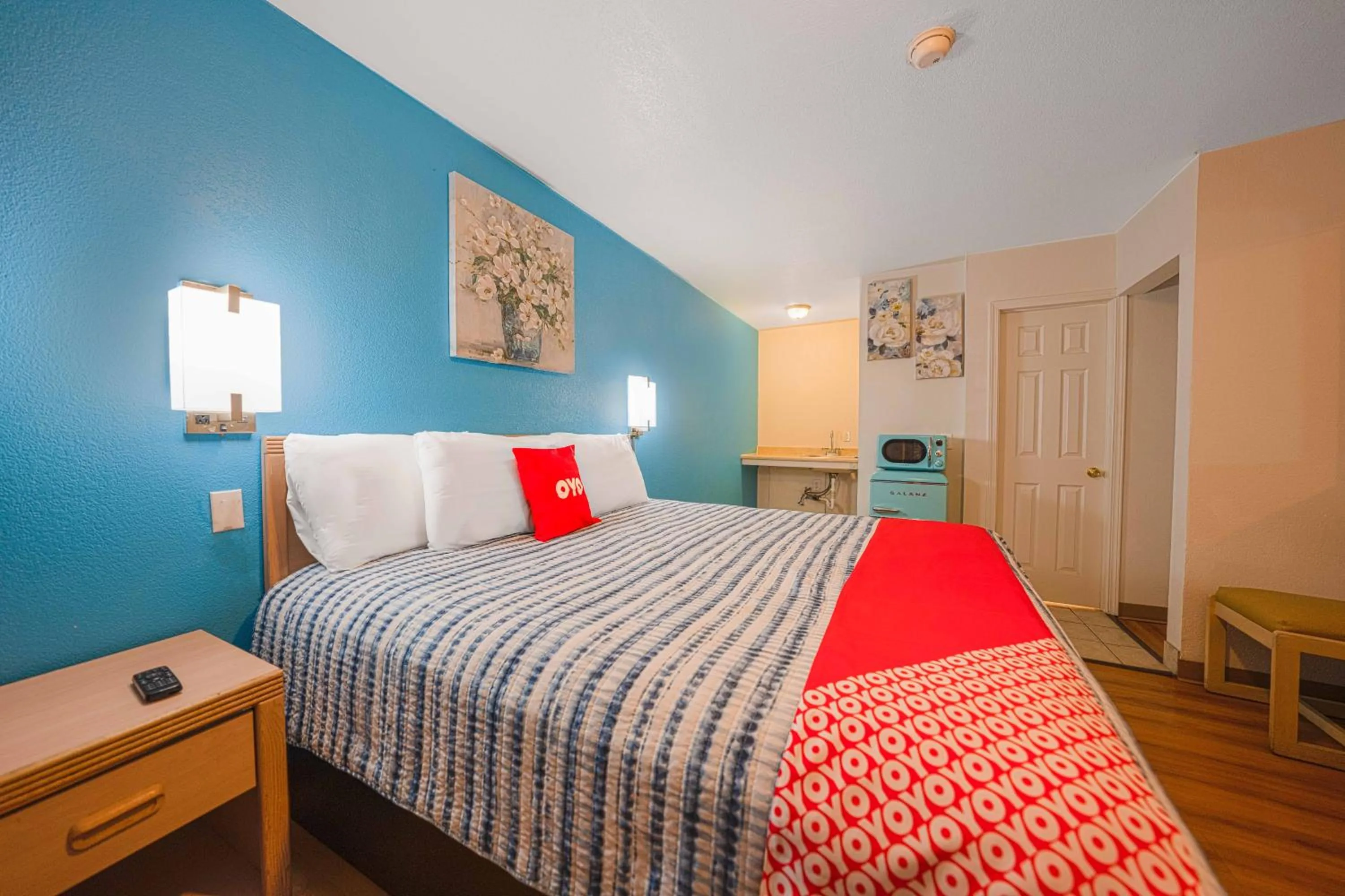 Bedroom, Bed in Royal Gateway Motel by OYO