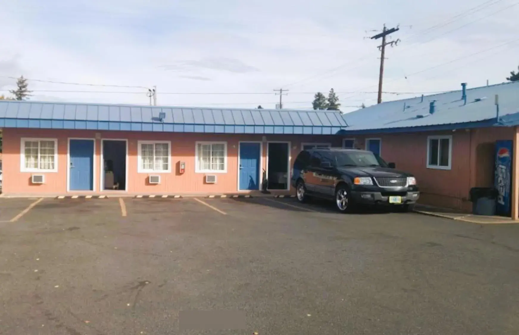 Facade/entrance in Royal Gateway Motel by OYO Facade/entrance in Royal Gateway Motel by OYO