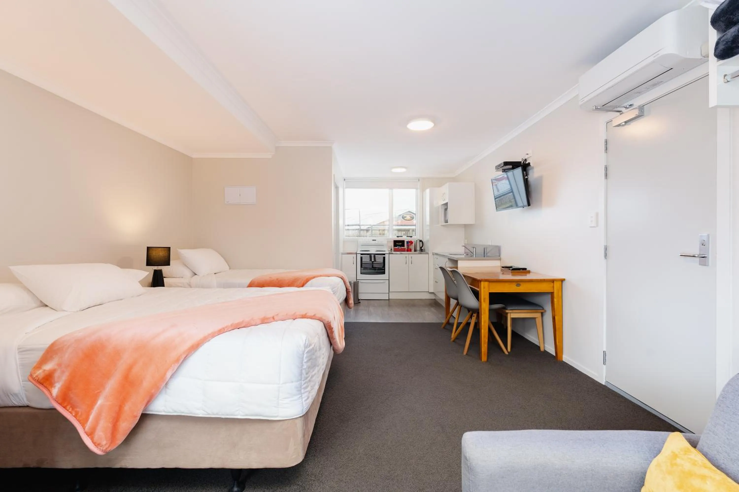 Bed in Highway Lodge Motel