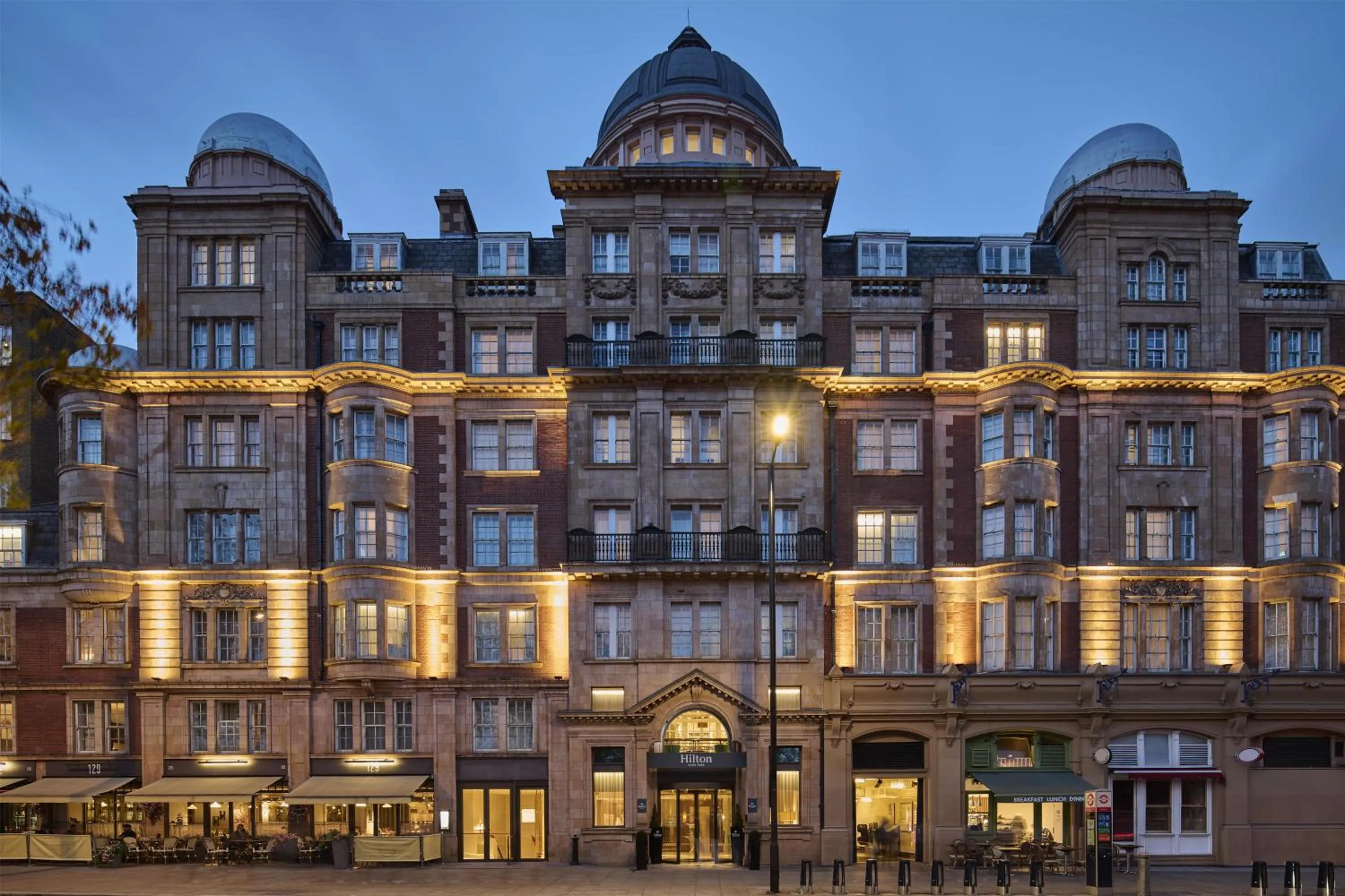 Property building in Hilton London Hyde Park