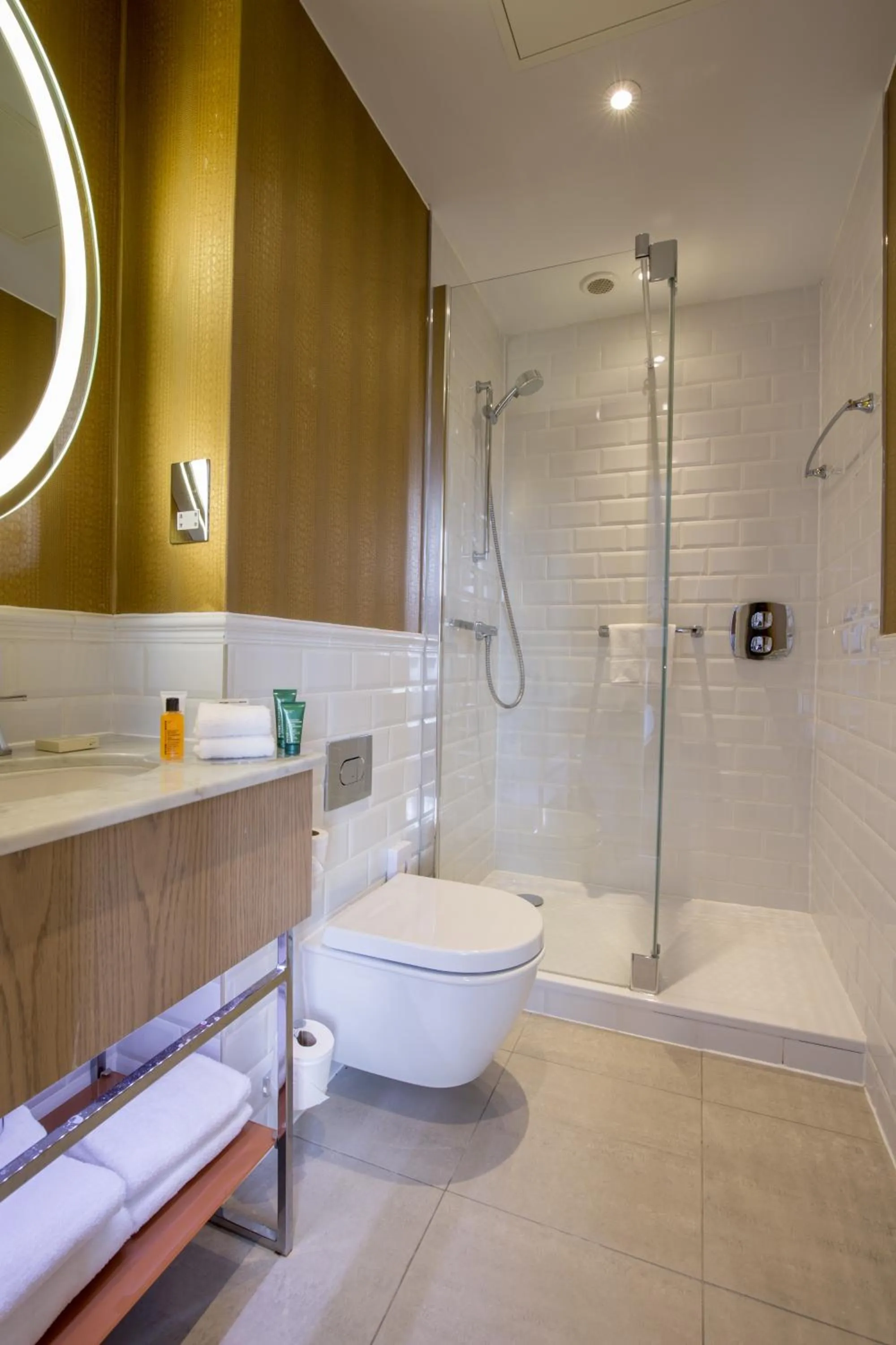 Bathroom in Hilton London Hyde Park