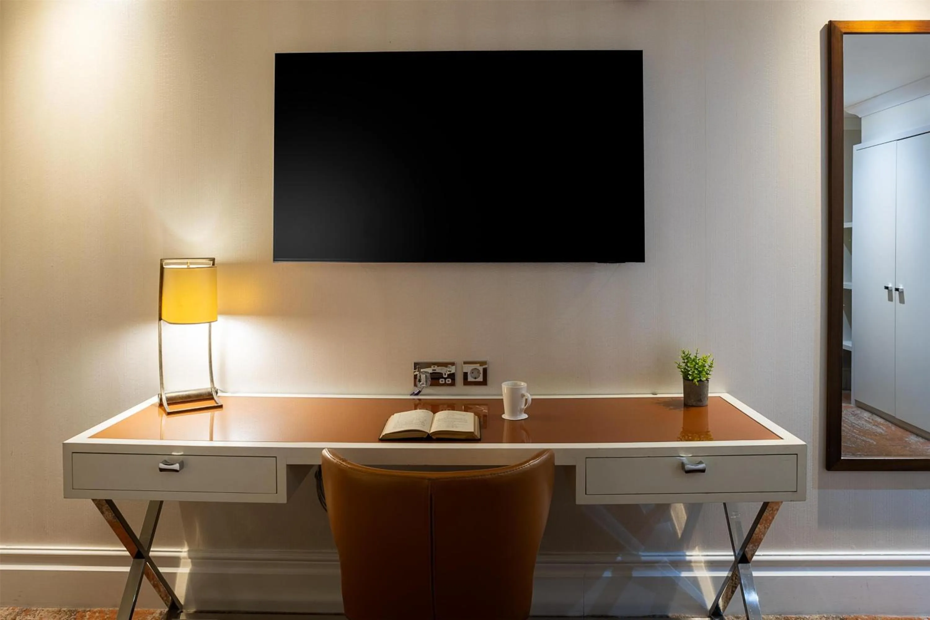 Bedroom in Hilton London Hyde Park