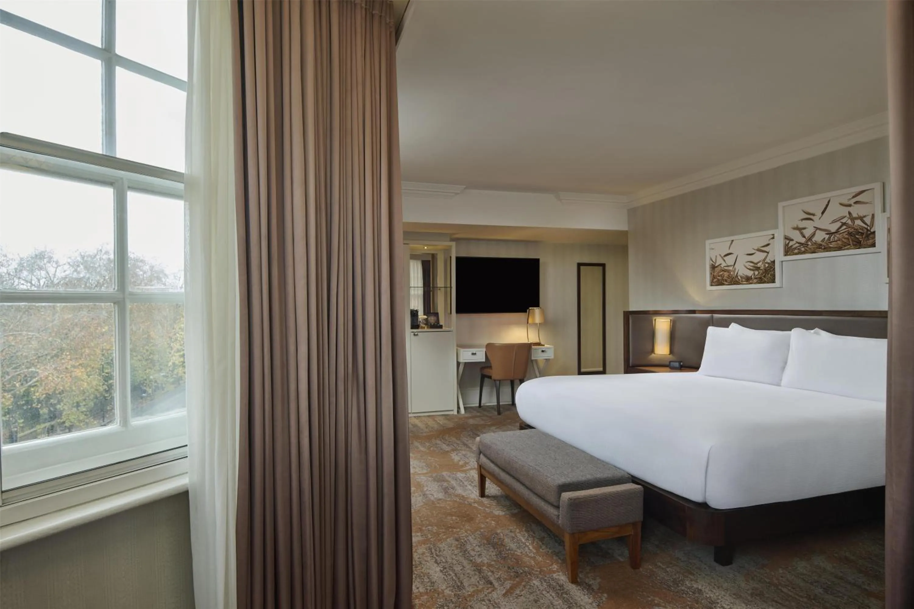 Bed in Hilton London Hyde Park