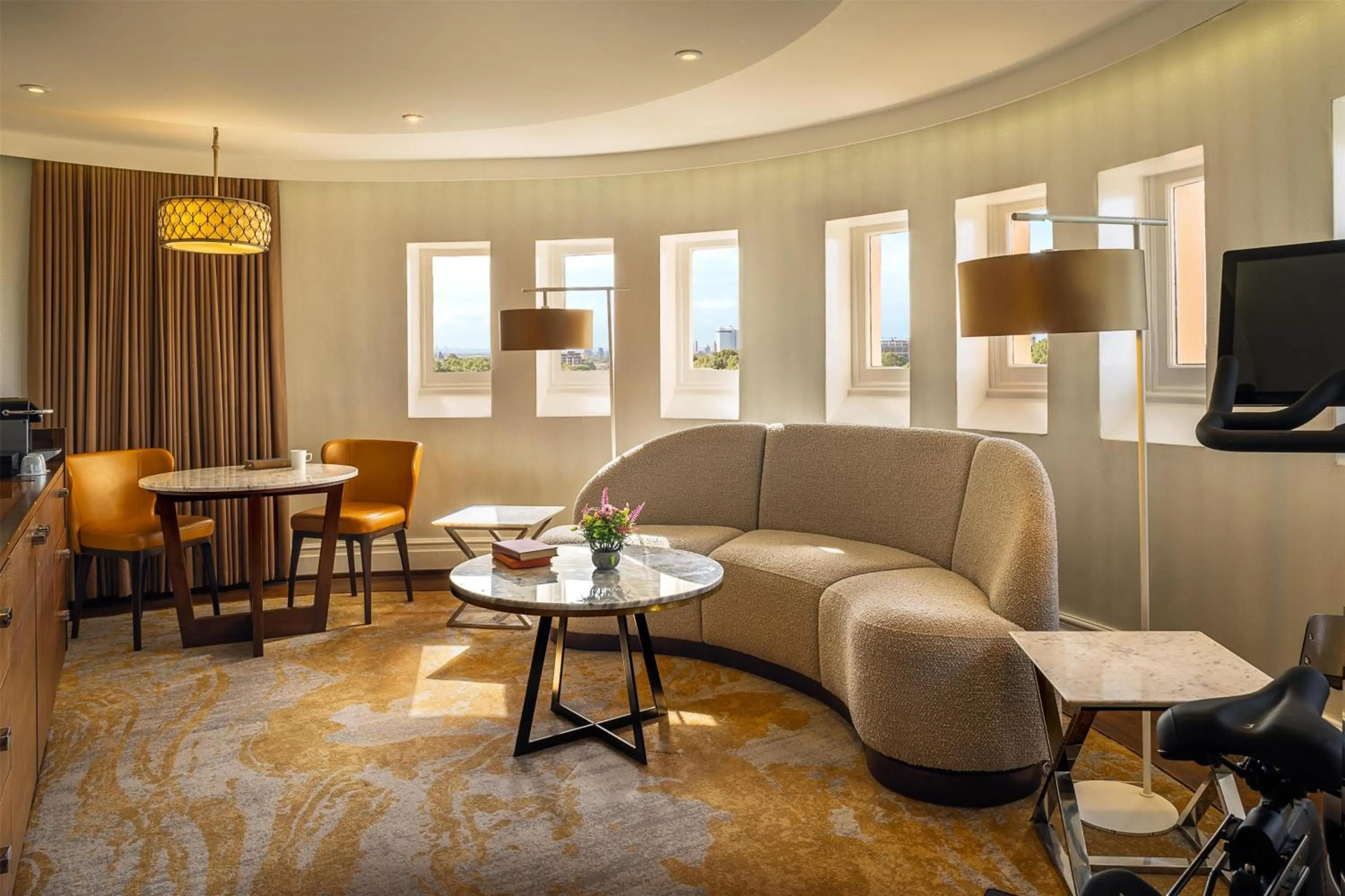 Living room in Hilton London Hyde Park