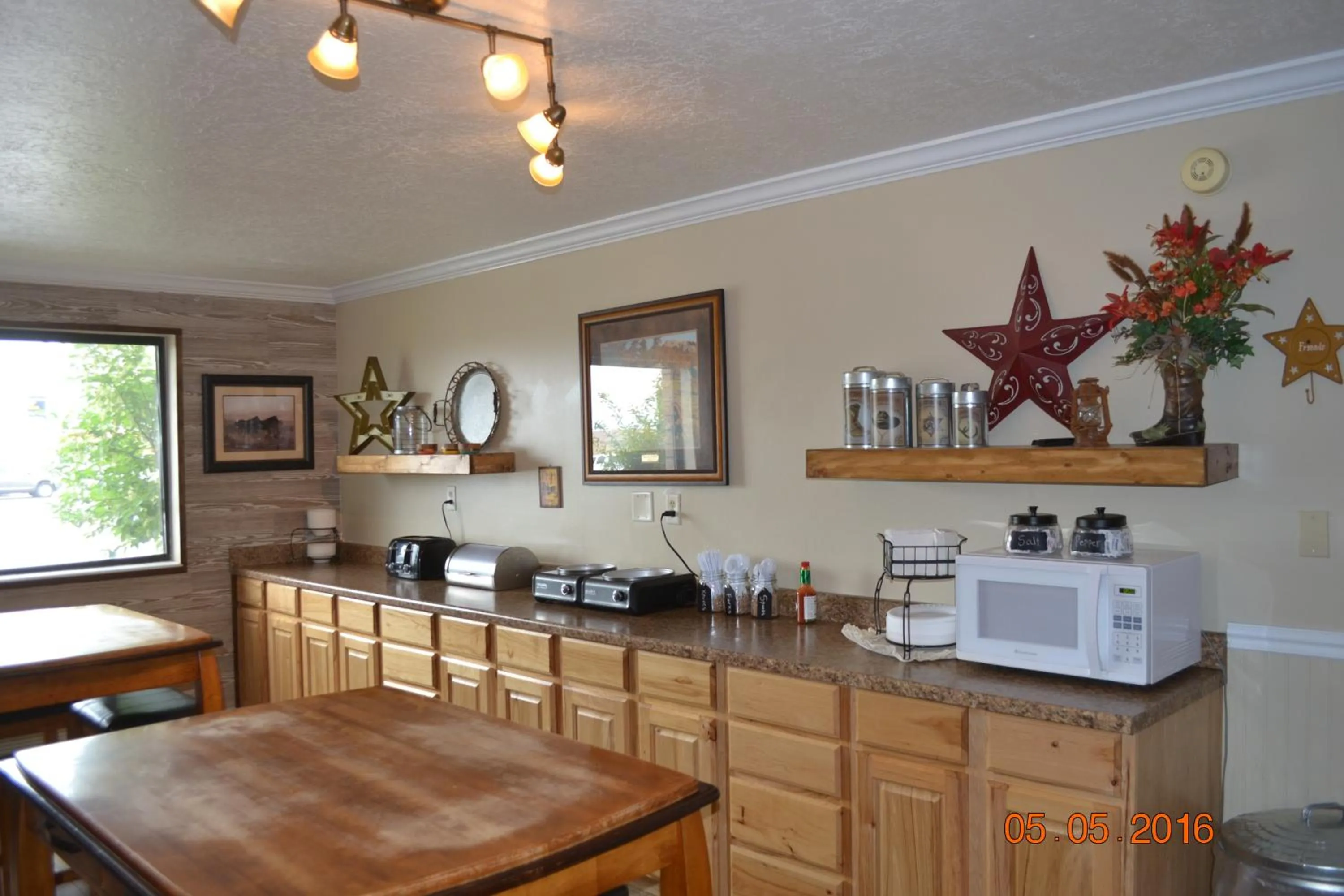 Dining area in Western Inn - Tremonton, Utah