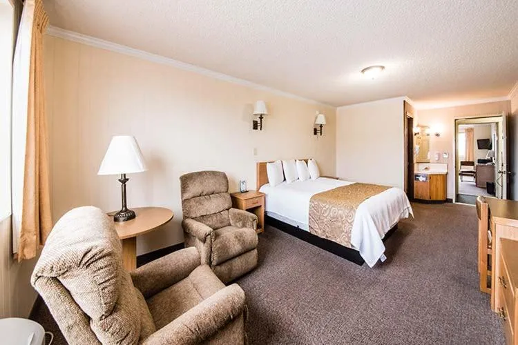 Bed in Western Inn - Tremonton, Utah