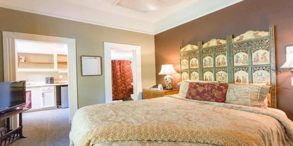 Photo of the whole room, Bed in Panama Hotel and Suites