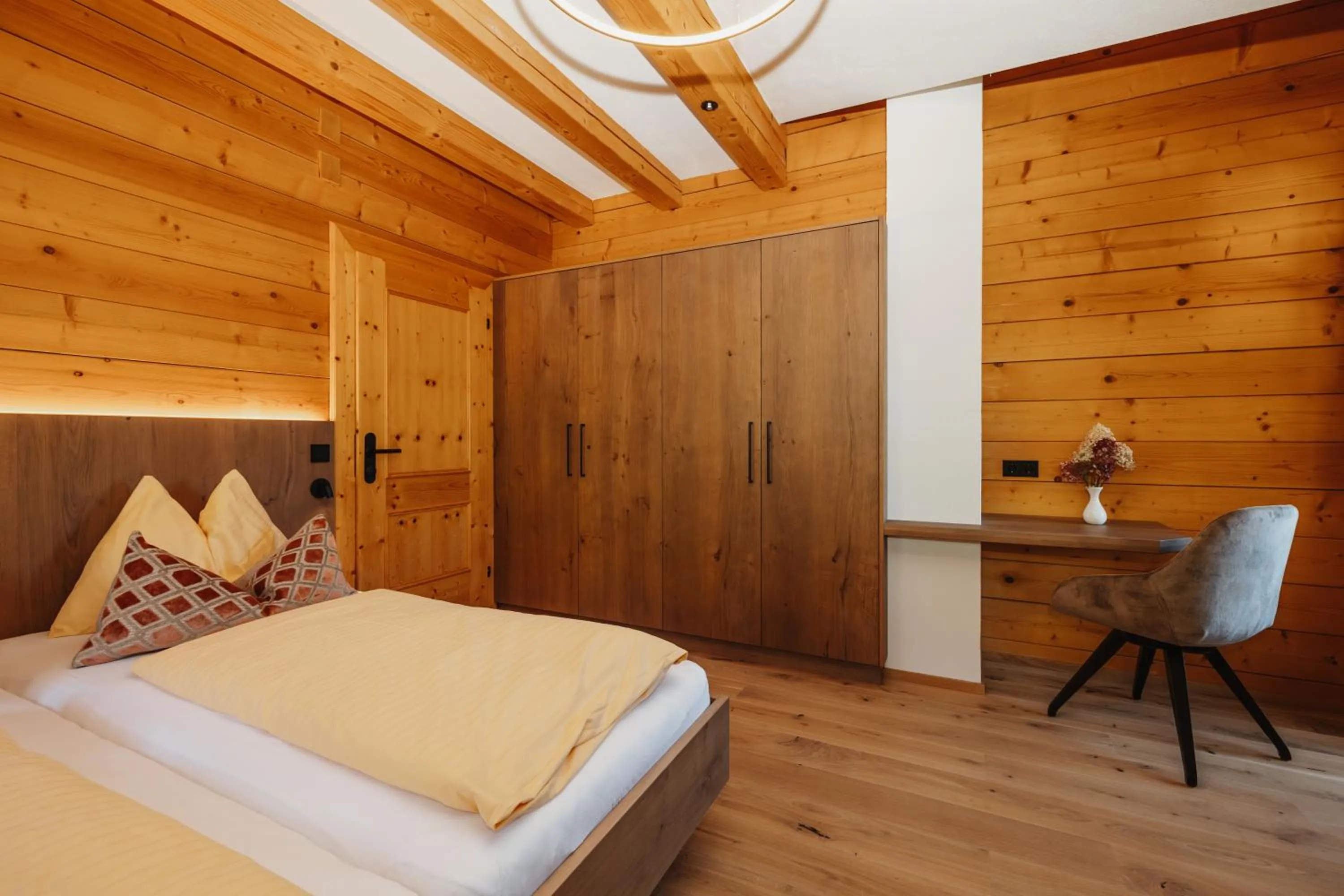 Bedroom, Bed in Hotel Lammwirt