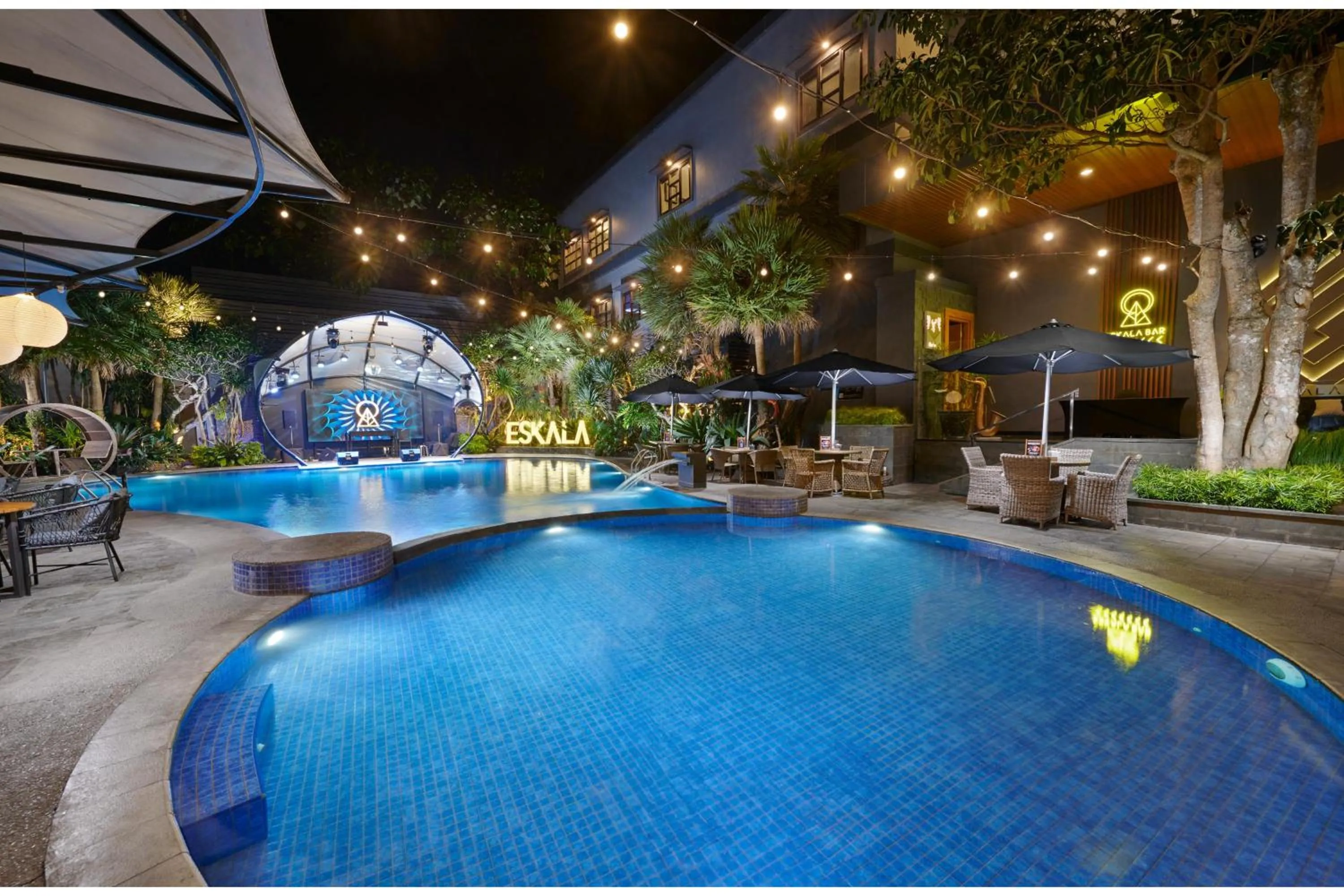 Swimming pool in Aston Inn Batu