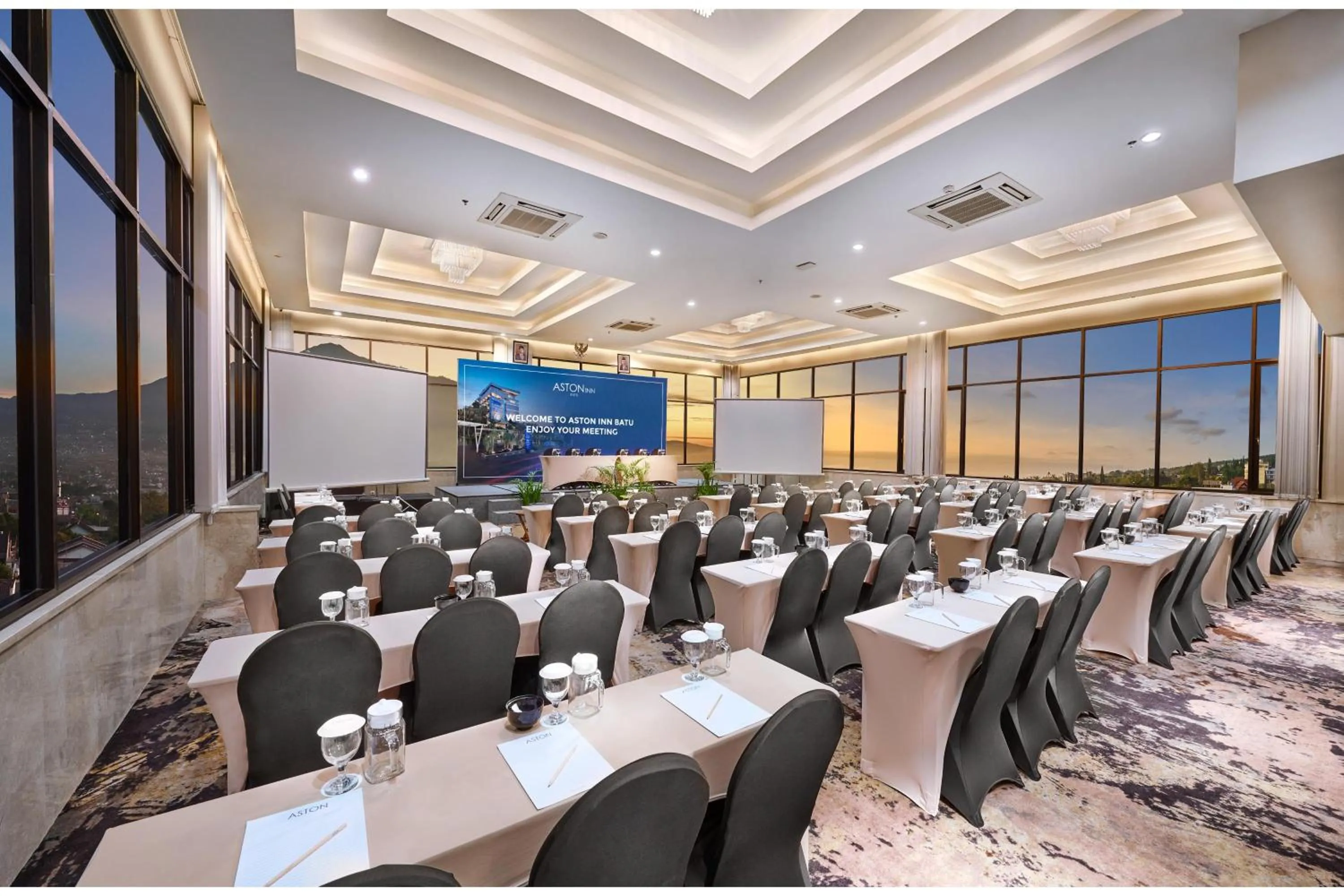 Meeting/conference room in Aston Inn Batu