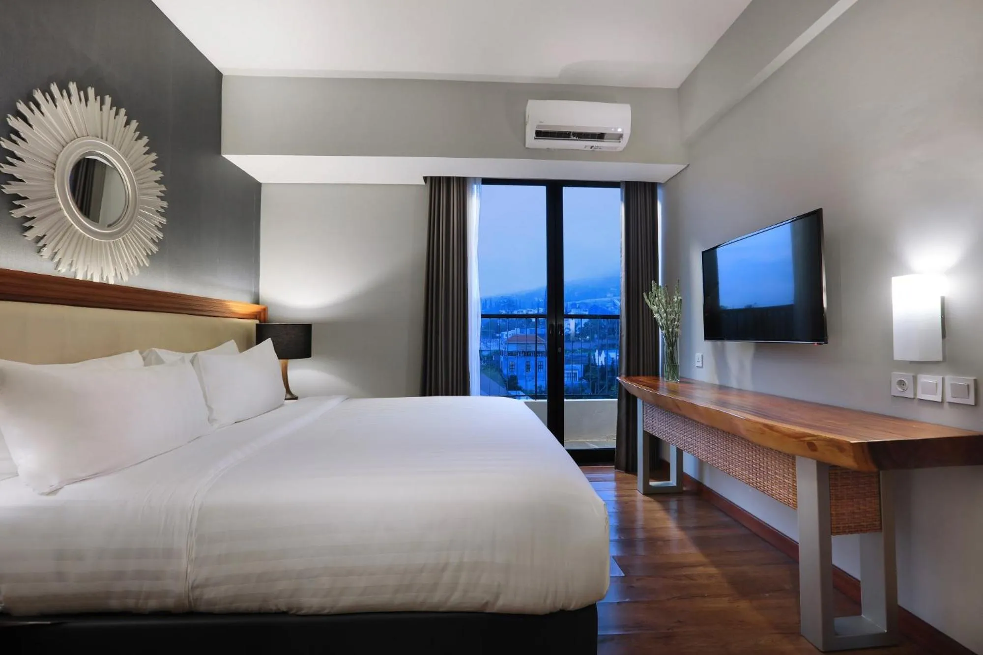 Photo of the whole room, Bed in Aston Inn Batu