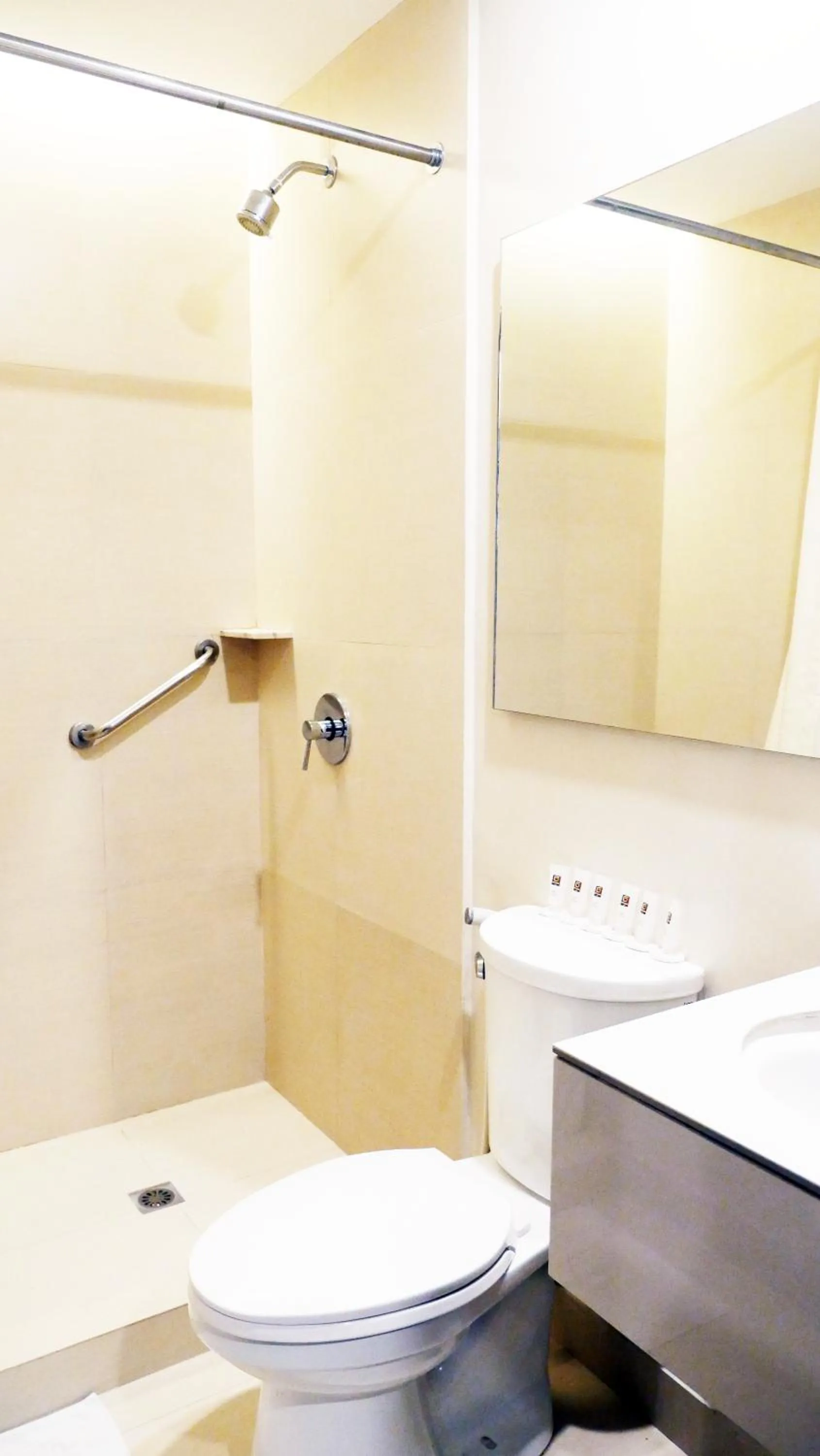 Shower in GT Hotel Jaro