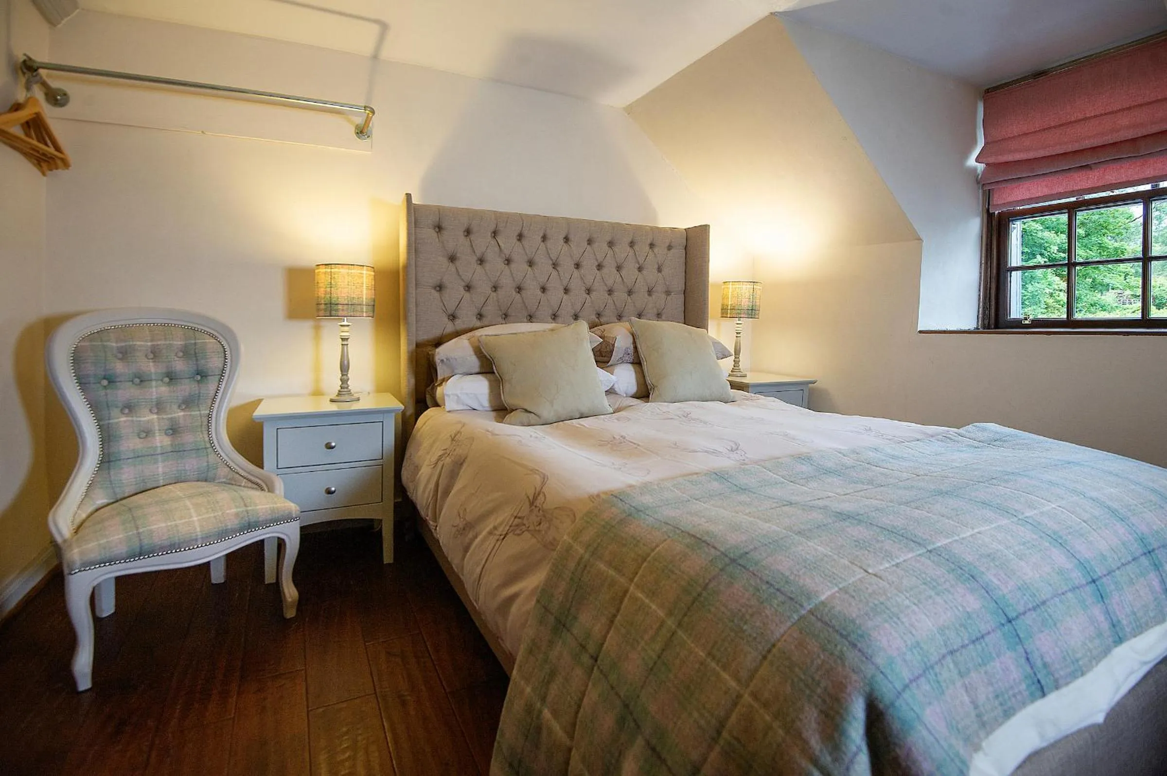 Bed in The Falls Of Dochart Inn