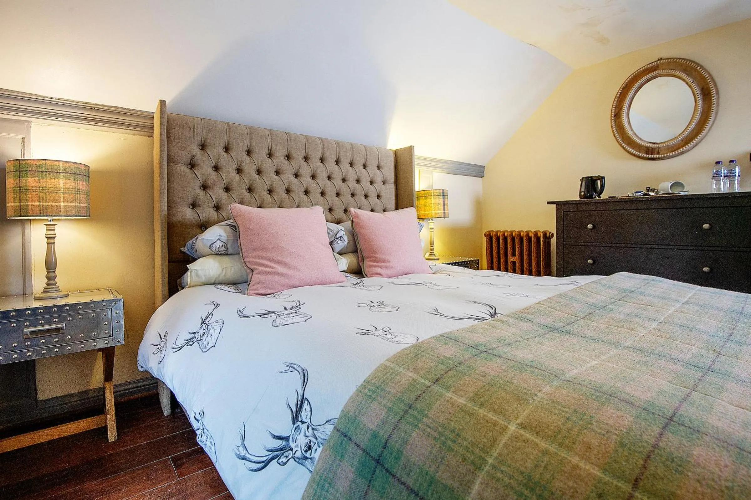 Bed in The Falls Of Dochart Inn