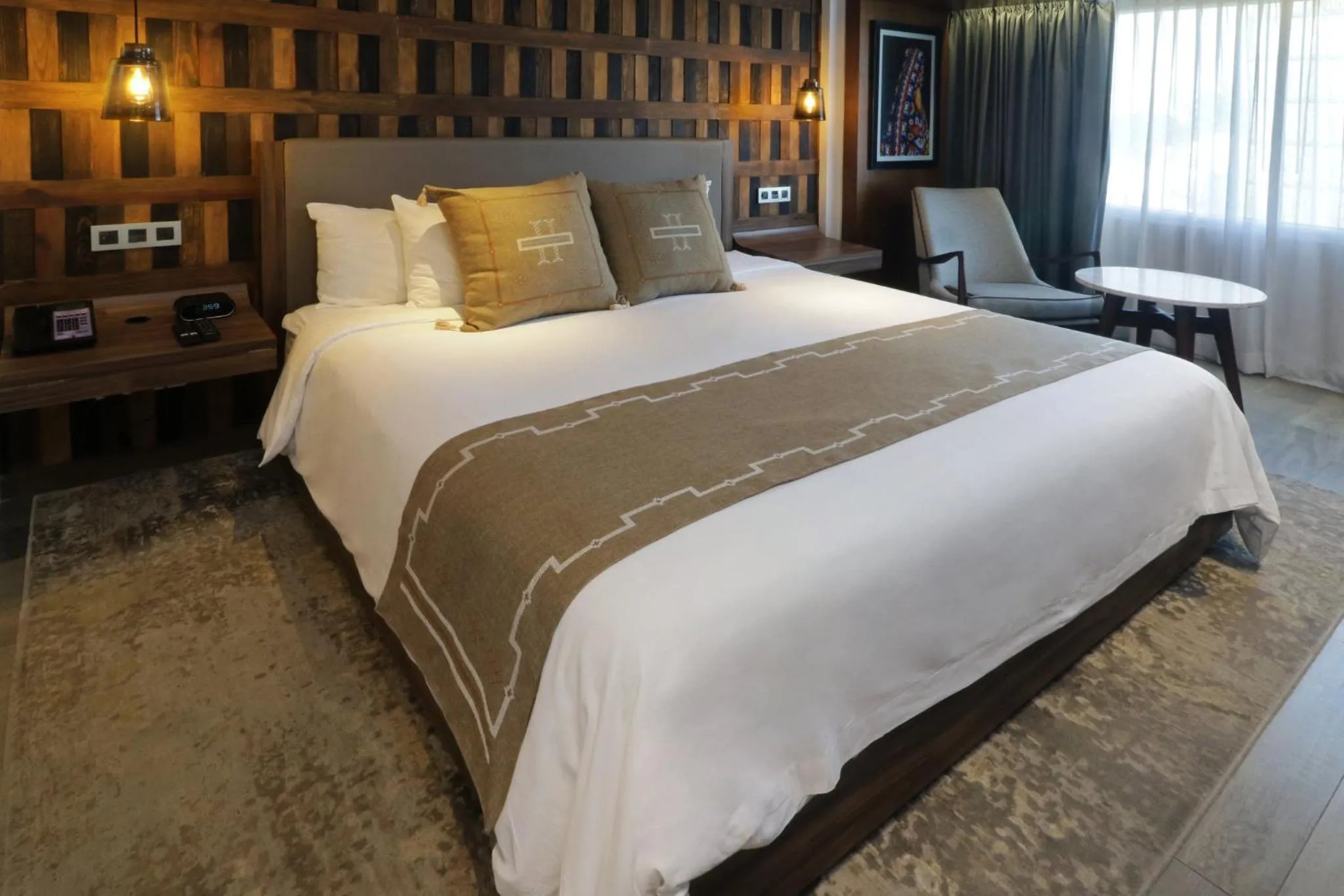 Photo of the whole room, Bed in Hotel Indigo Guadalajara Expo by IHG