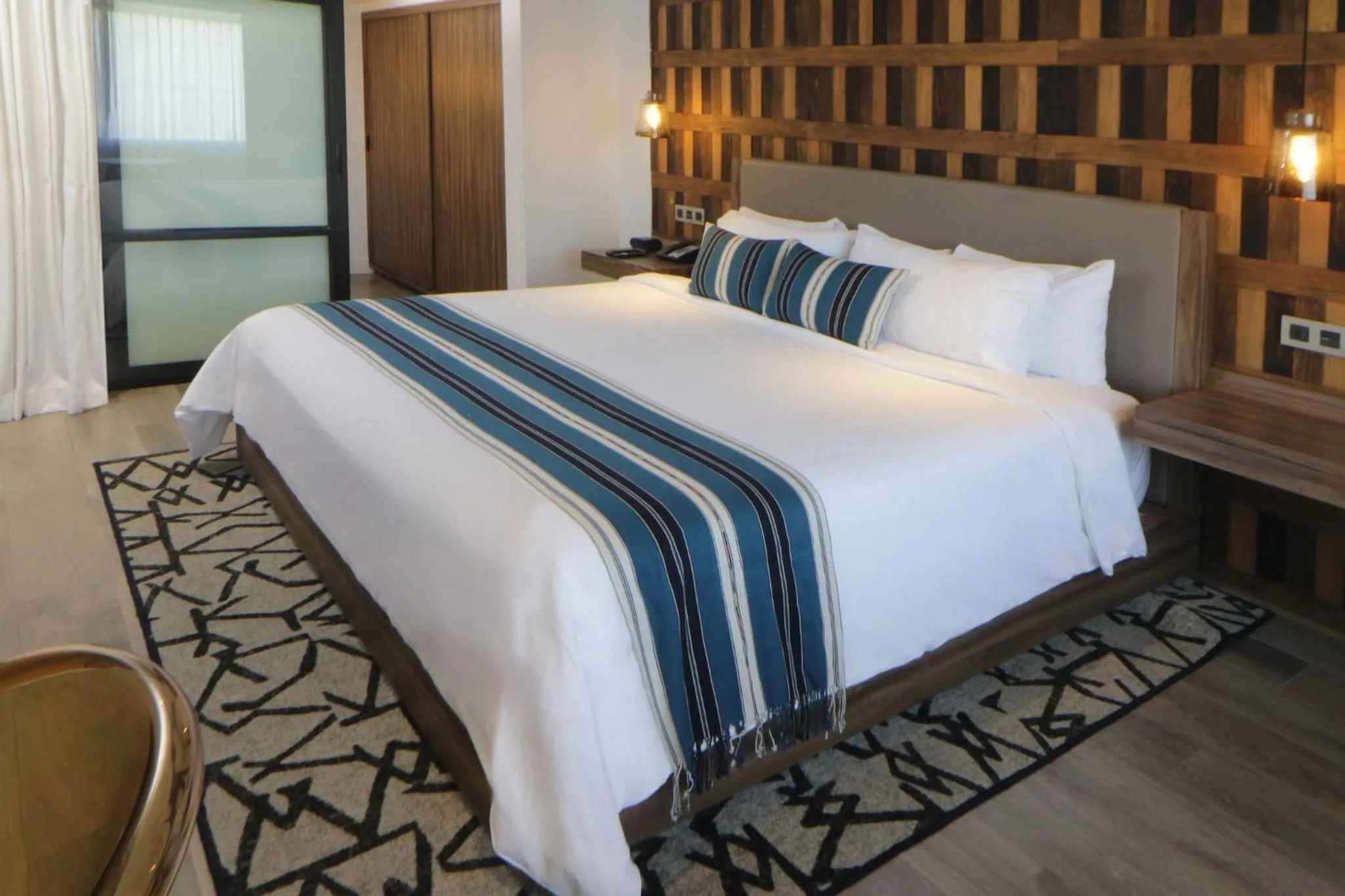 Photo of the whole room, Bed in Hotel Indigo Guadalajara Expo by IHG