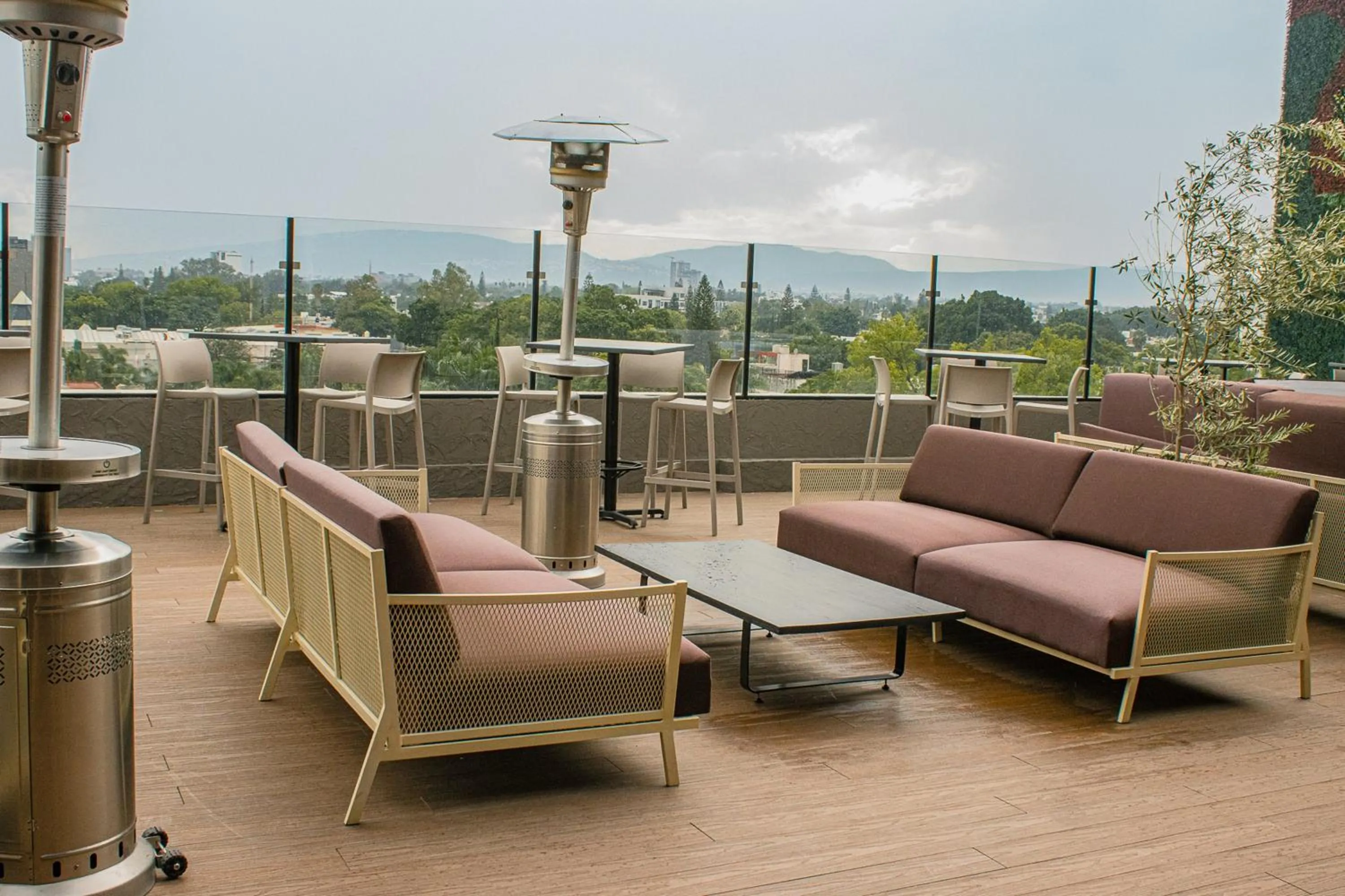 Restaurant/places to eat in Hotel Indigo Guadalajara Expo by IHG