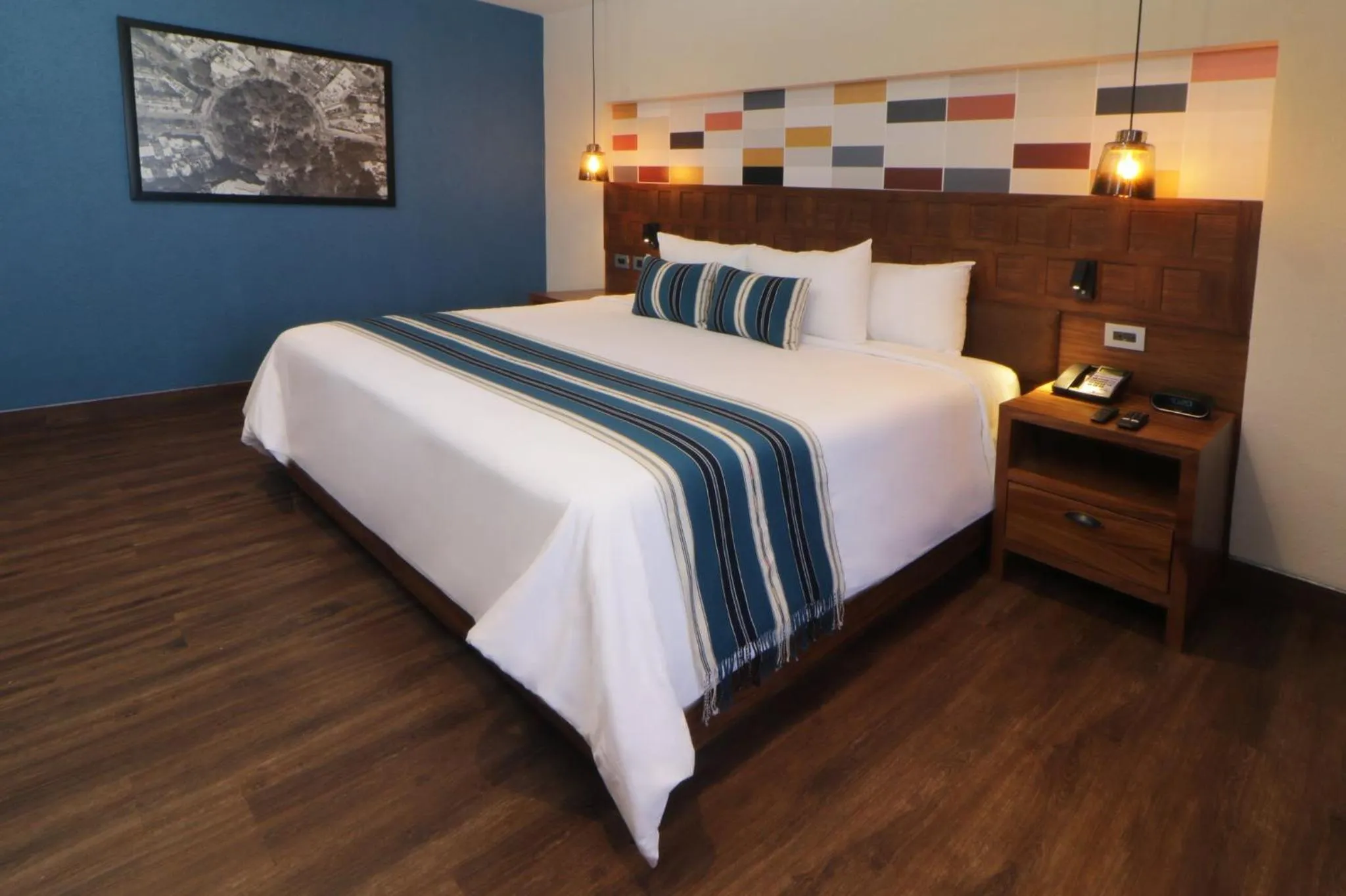 Photo of the whole room, Bed in Hotel Indigo Guadalajara Expo by IHG