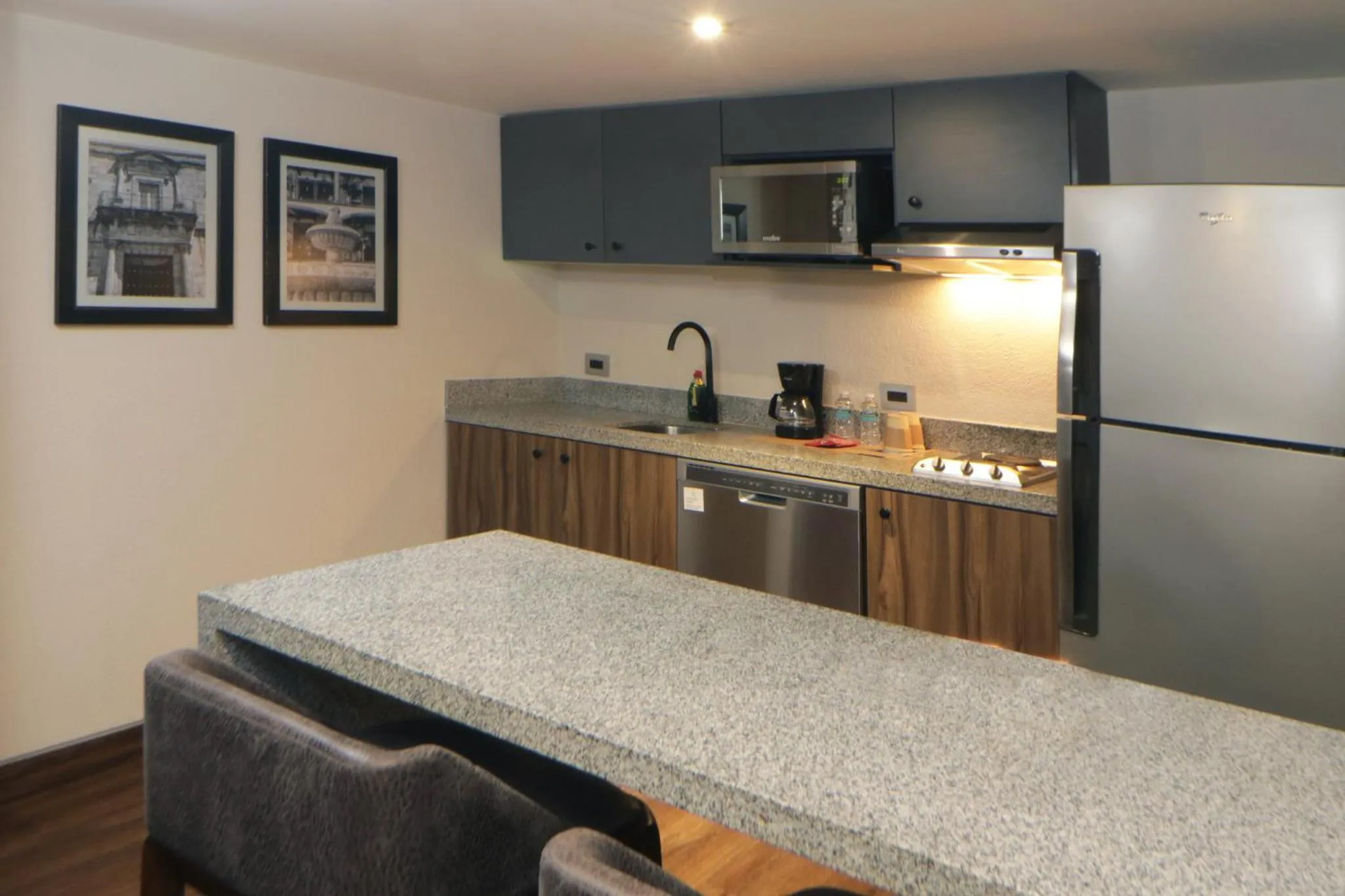 Photo of the whole room in Hotel Indigo Guadalajara Expo by IHG