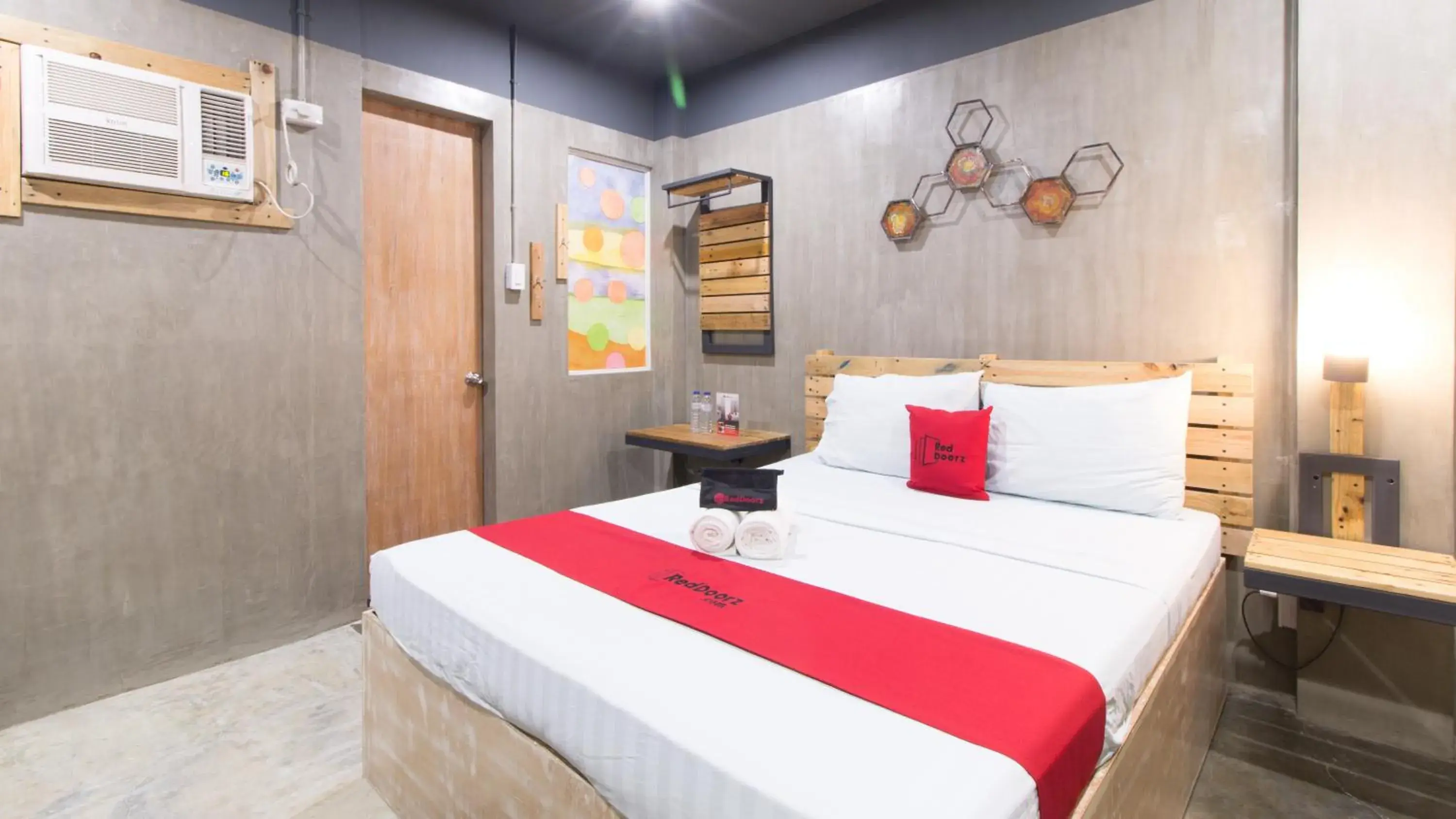 Bed in RedDoorz Plus @ Taft North Mandurriao Bed in RedDoorz Plus @ Taft North Mandurriao