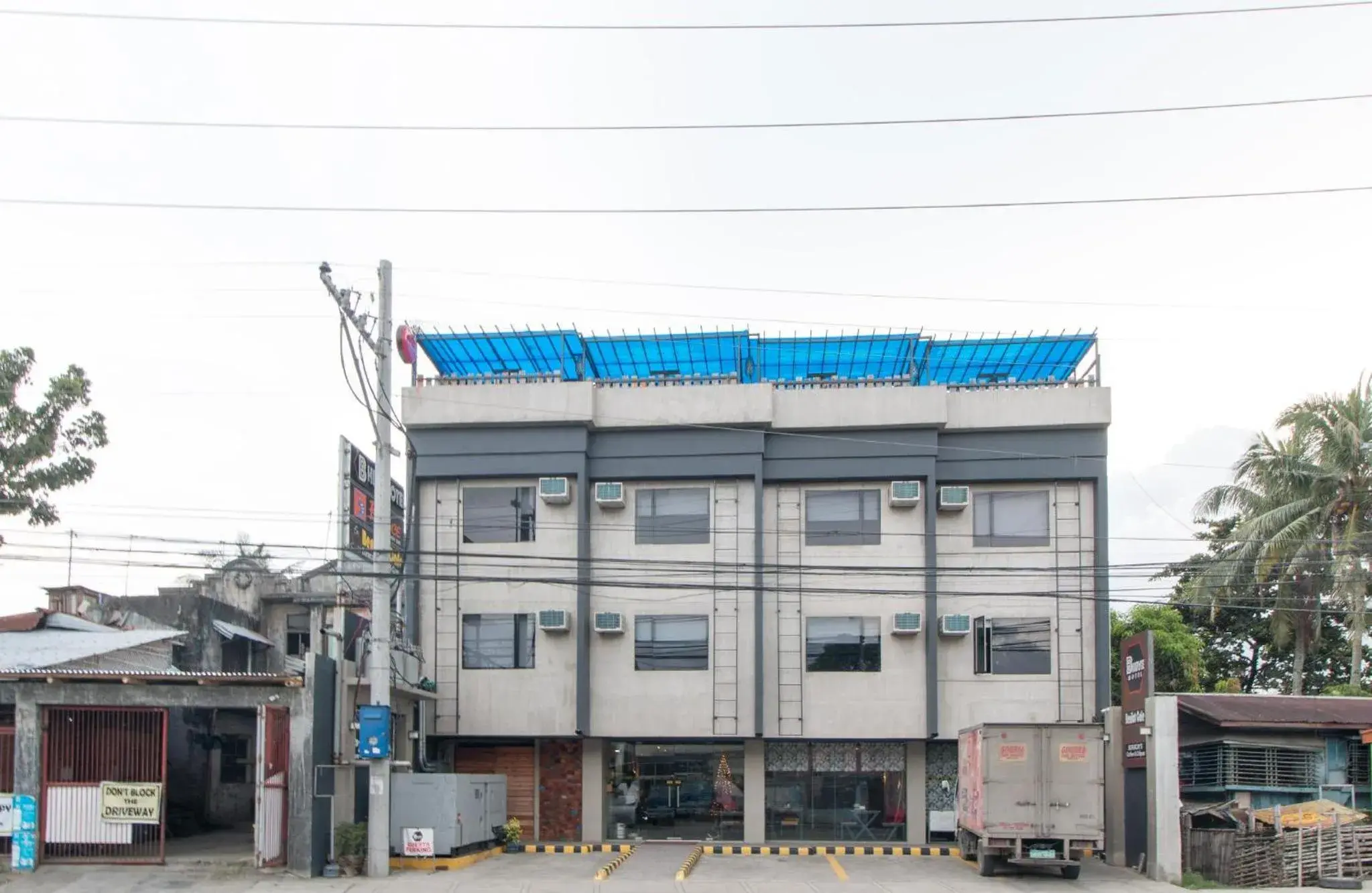 Property building in RedDoorz Plus @ Taft North Mandurriao Property building in RedDoorz Plus @ Taft North Mandurriao