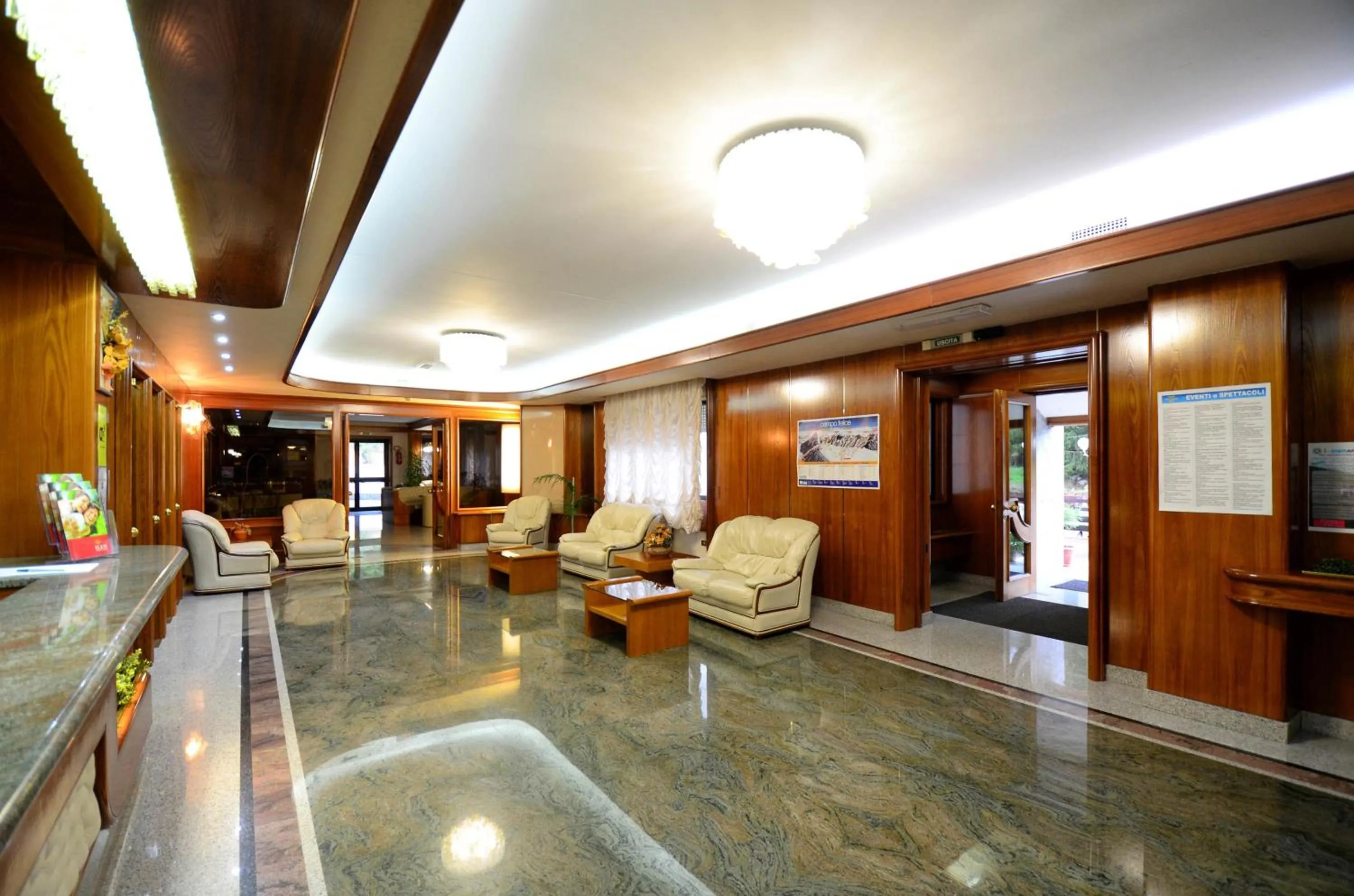 Lobby or reception in Grand Hotel delle Rocche