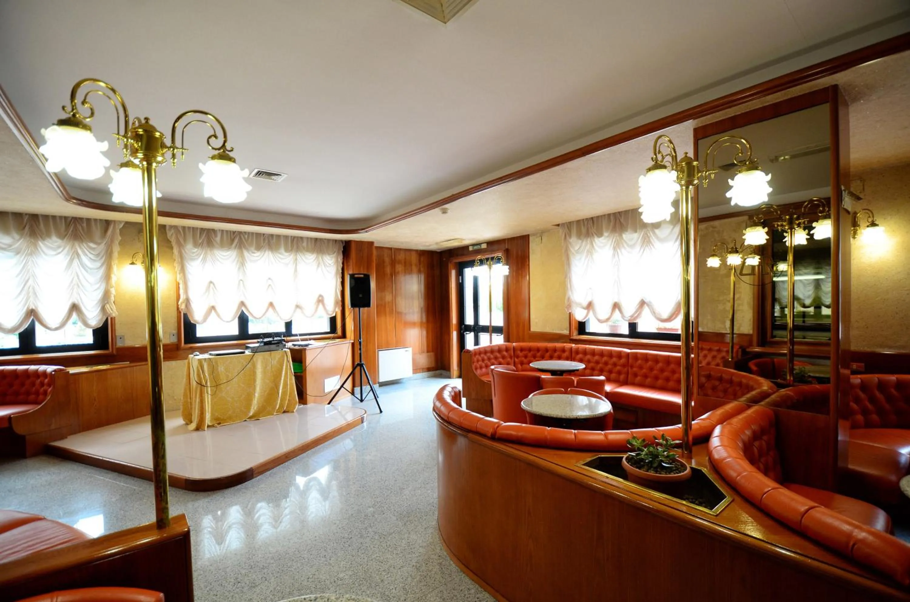 Lounge or bar in Grand Hotel delle Rocche