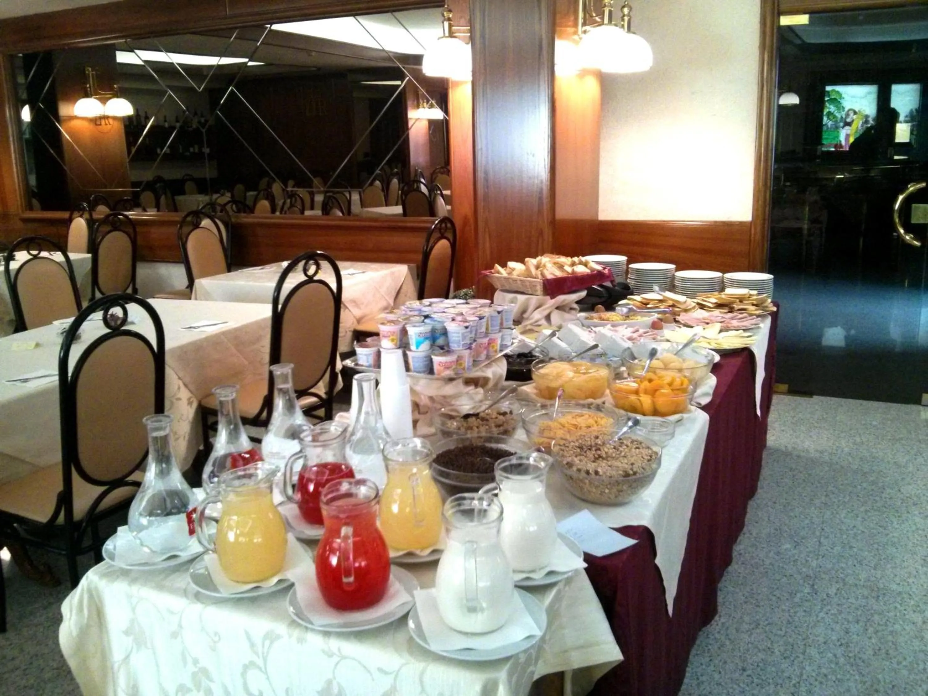Restaurant/places to eat in Grand Hotel delle Rocche