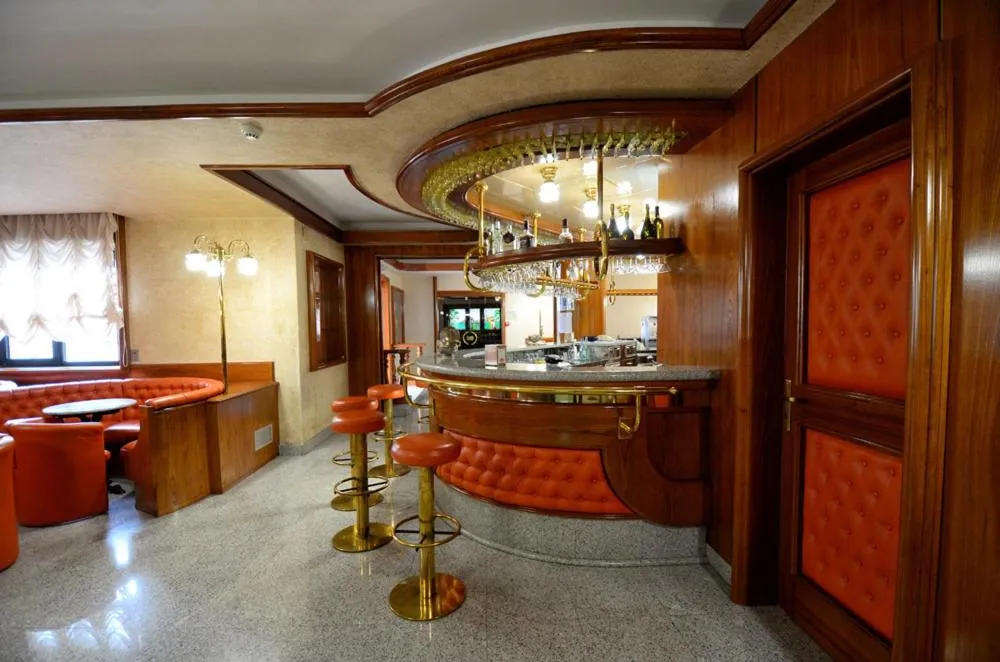 Lounge or bar in Grand Hotel delle Rocche