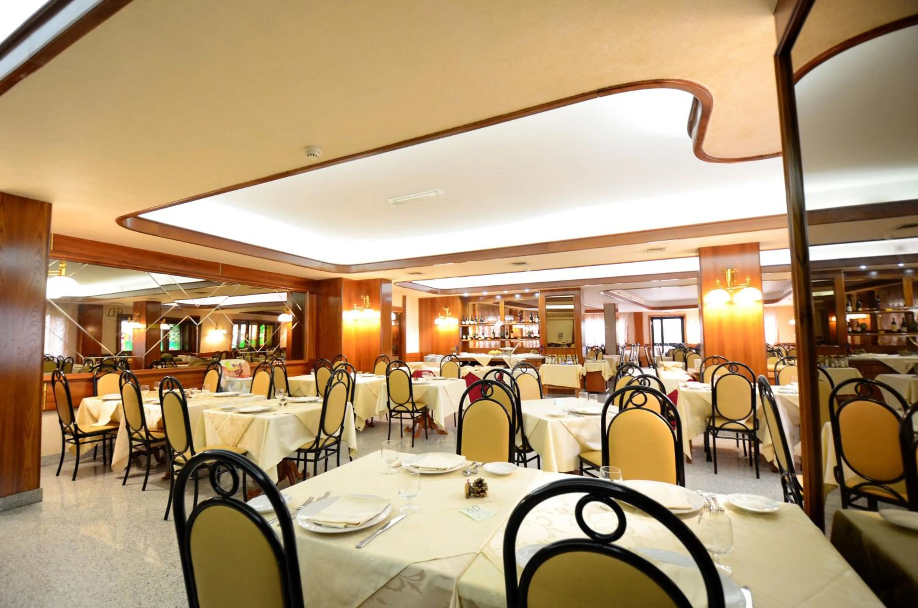 Restaurant/places to eat in Grand Hotel delle Rocche