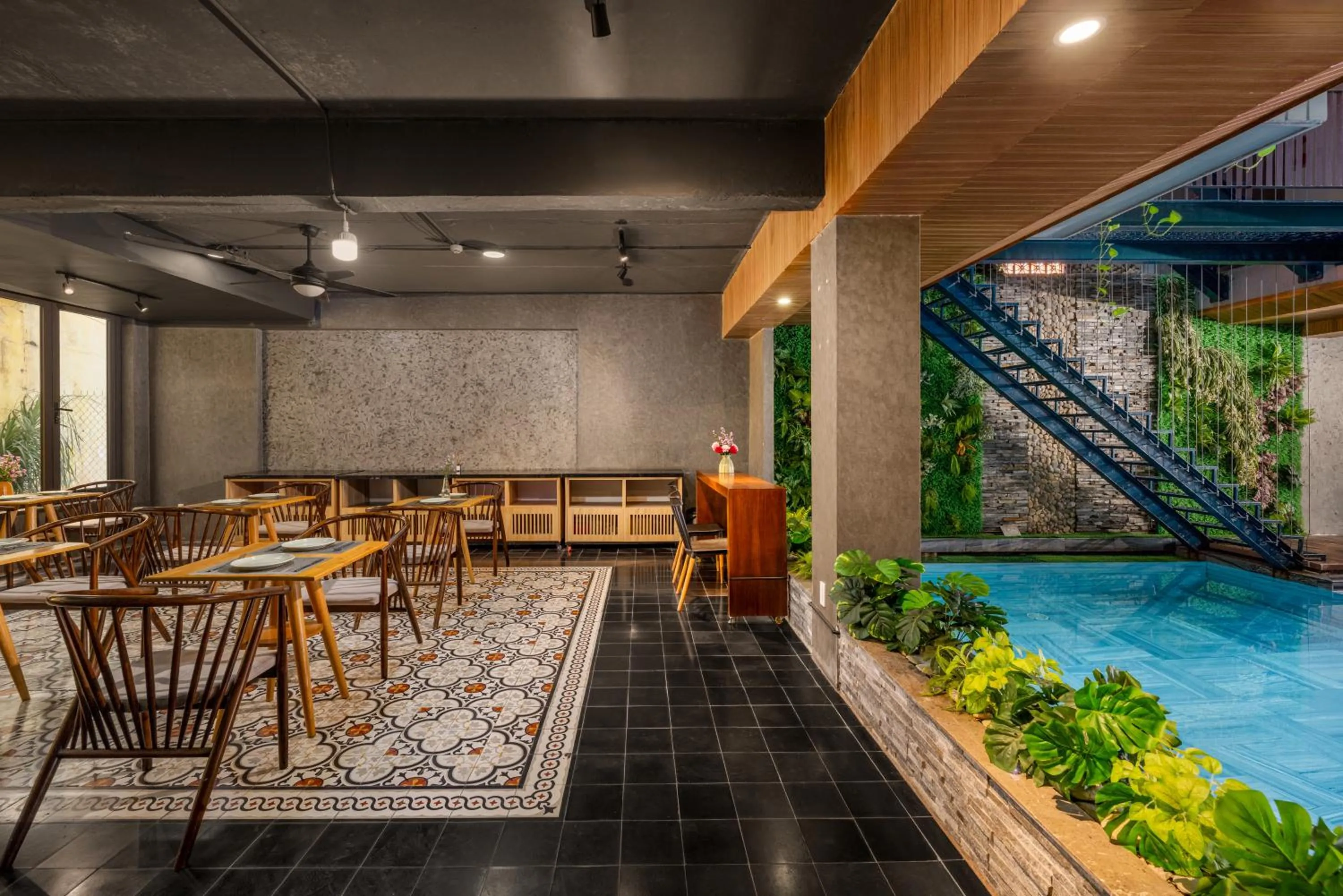 Restaurant/places to eat in Lahome Boutique Villa and Apartment