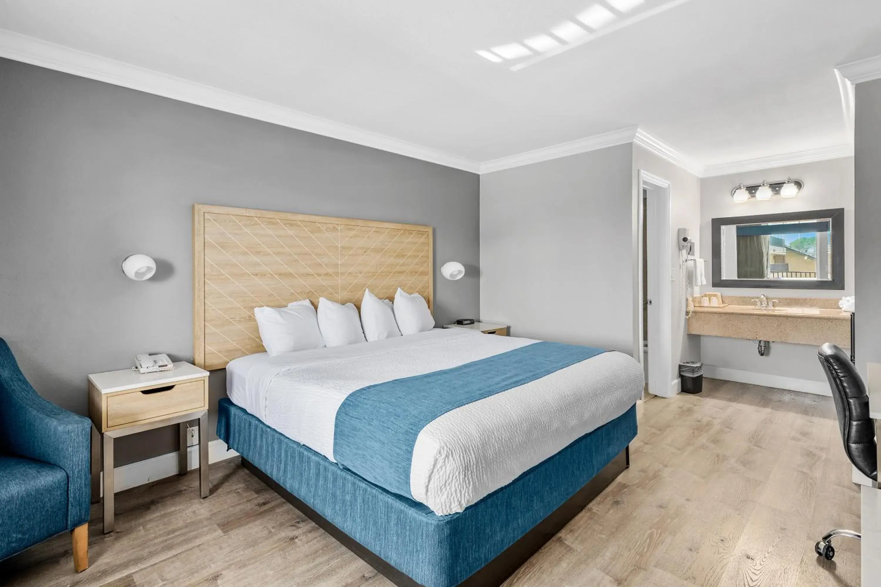 King Room in Vagabond Inn Whittier King Room in Vagabond Inn Whittier