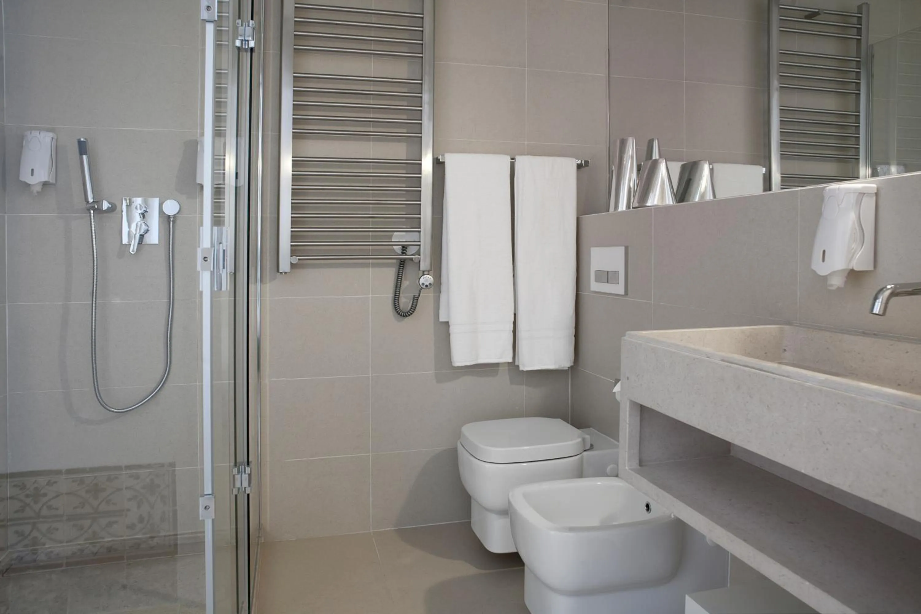 Toilet in Lisbon Serviced Apartments - Baixa