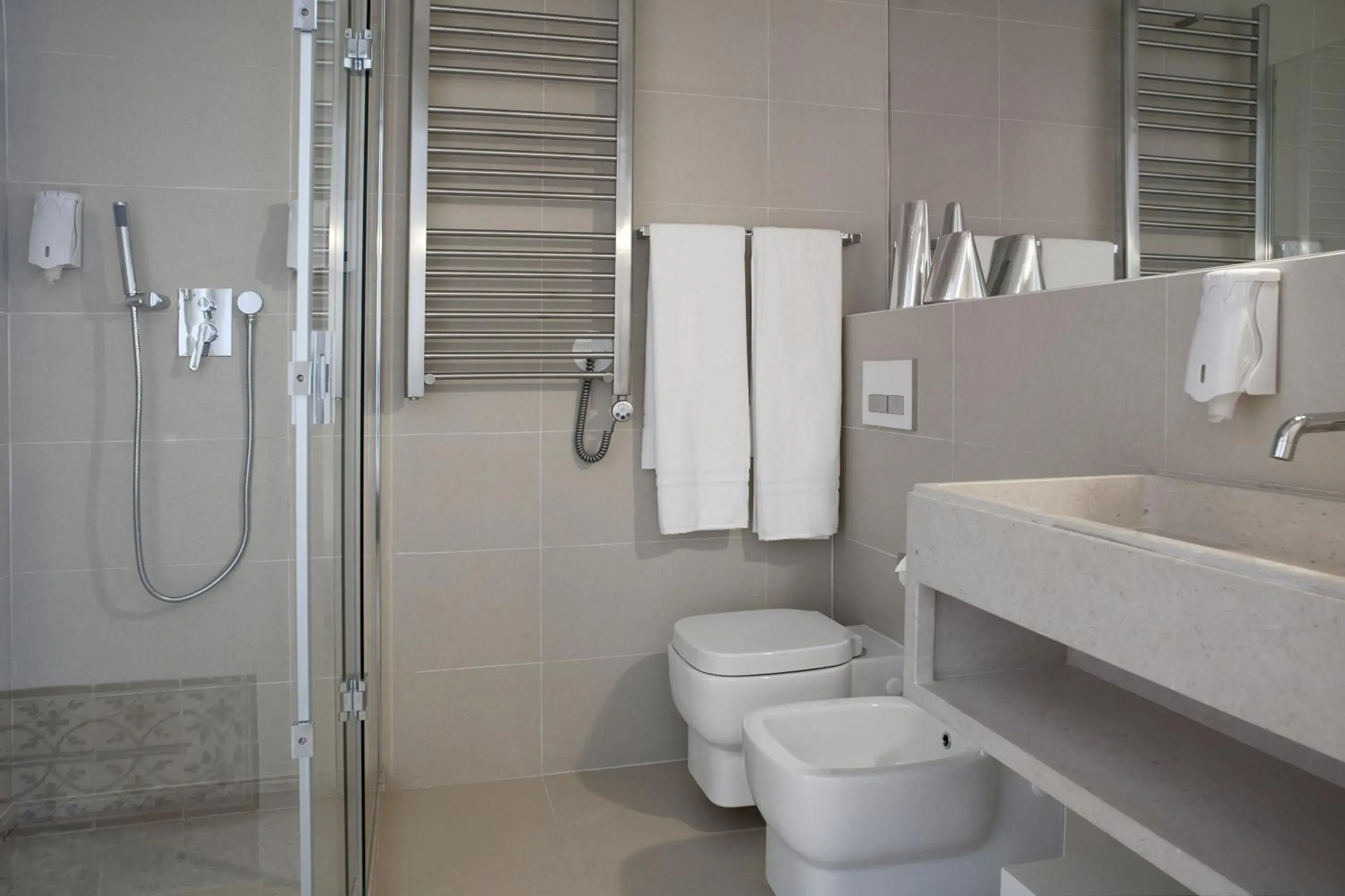 Toilet in Lisbon Serviced Apartments - Baixa Toilet in Lisbon Serviced Apartments - Baixa