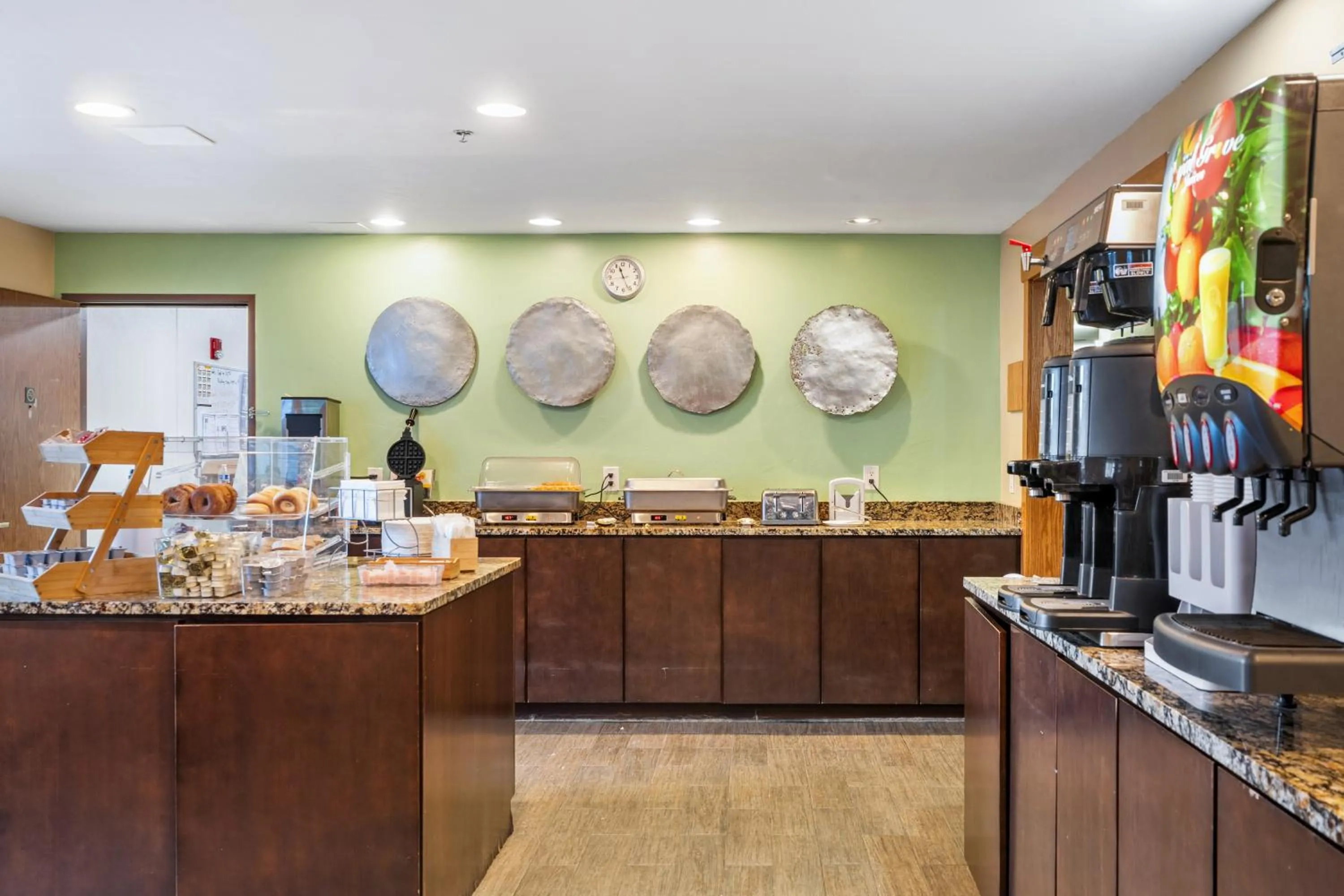 Coffee/tea facilities in GreenTree Suites Eagle / Vail Valley