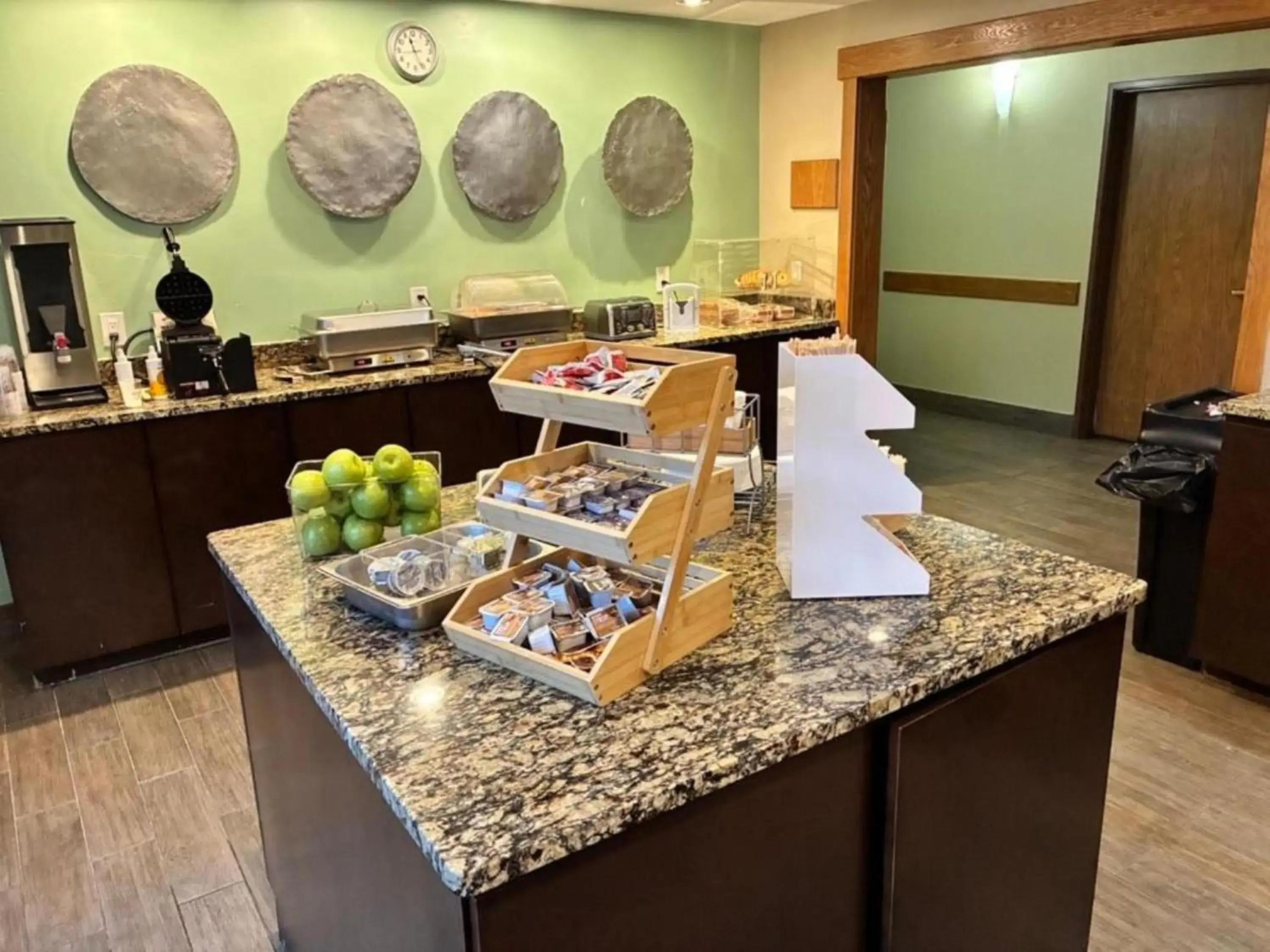 Breakfast in GreenTree Suites Eagle / Vail Valley Breakfast in GreenTree Suites Eagle / Vail Valley