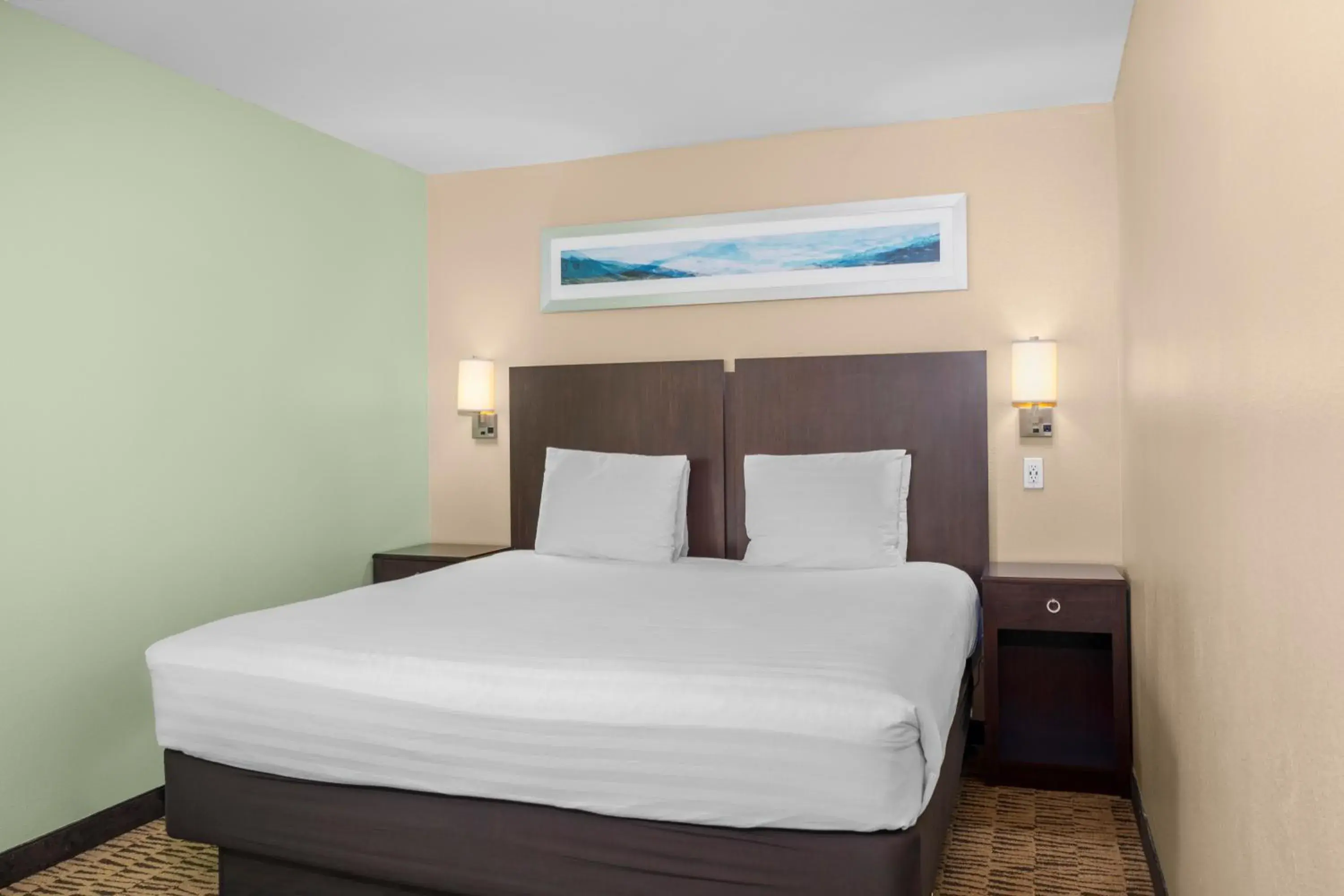 Bedroom, Bed in GreenTree Suites Eagle / Vail Valley Bedroom, Bed in GreenTree Suites Eagle / Vail Valley