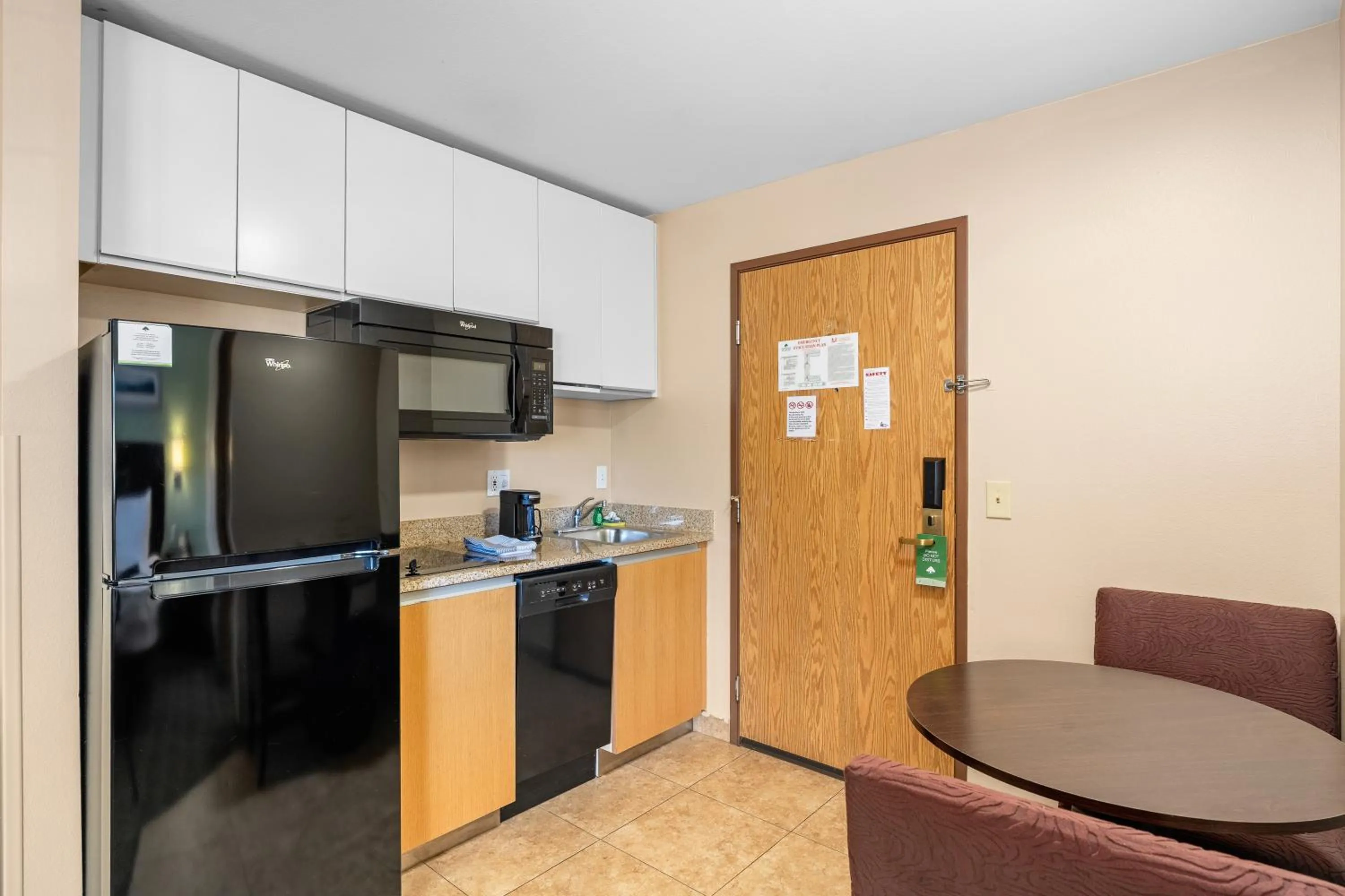 Kitchen or kitchenette in GreenTree Suites Eagle / Vail Valley