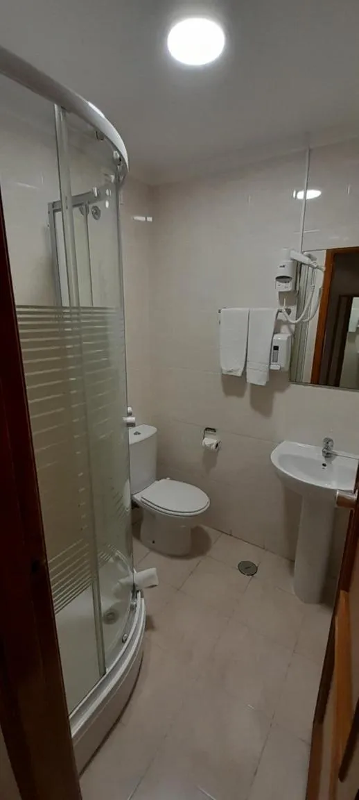 Toilet in Hotel Nova Cidade