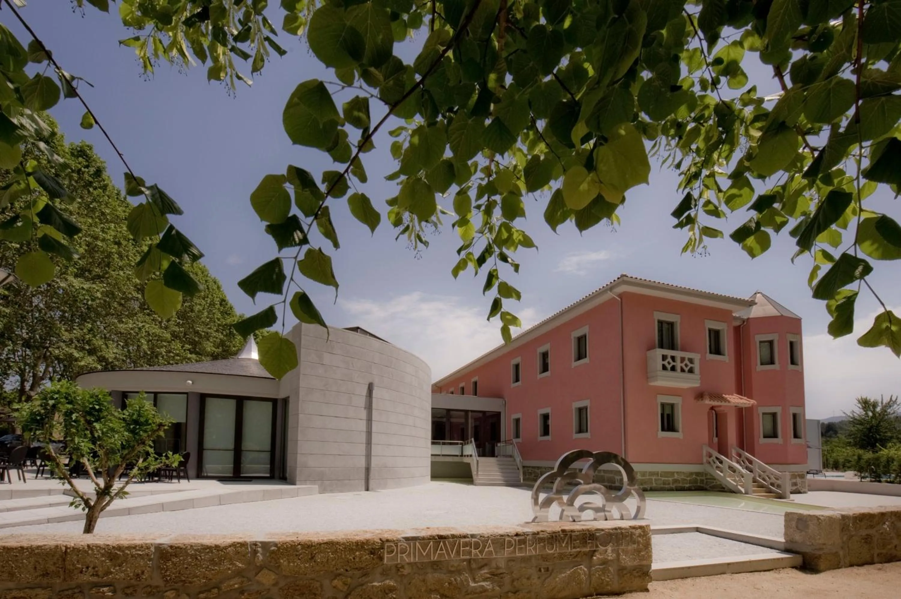 Facade/entrance in Primavera Perfume Hotel