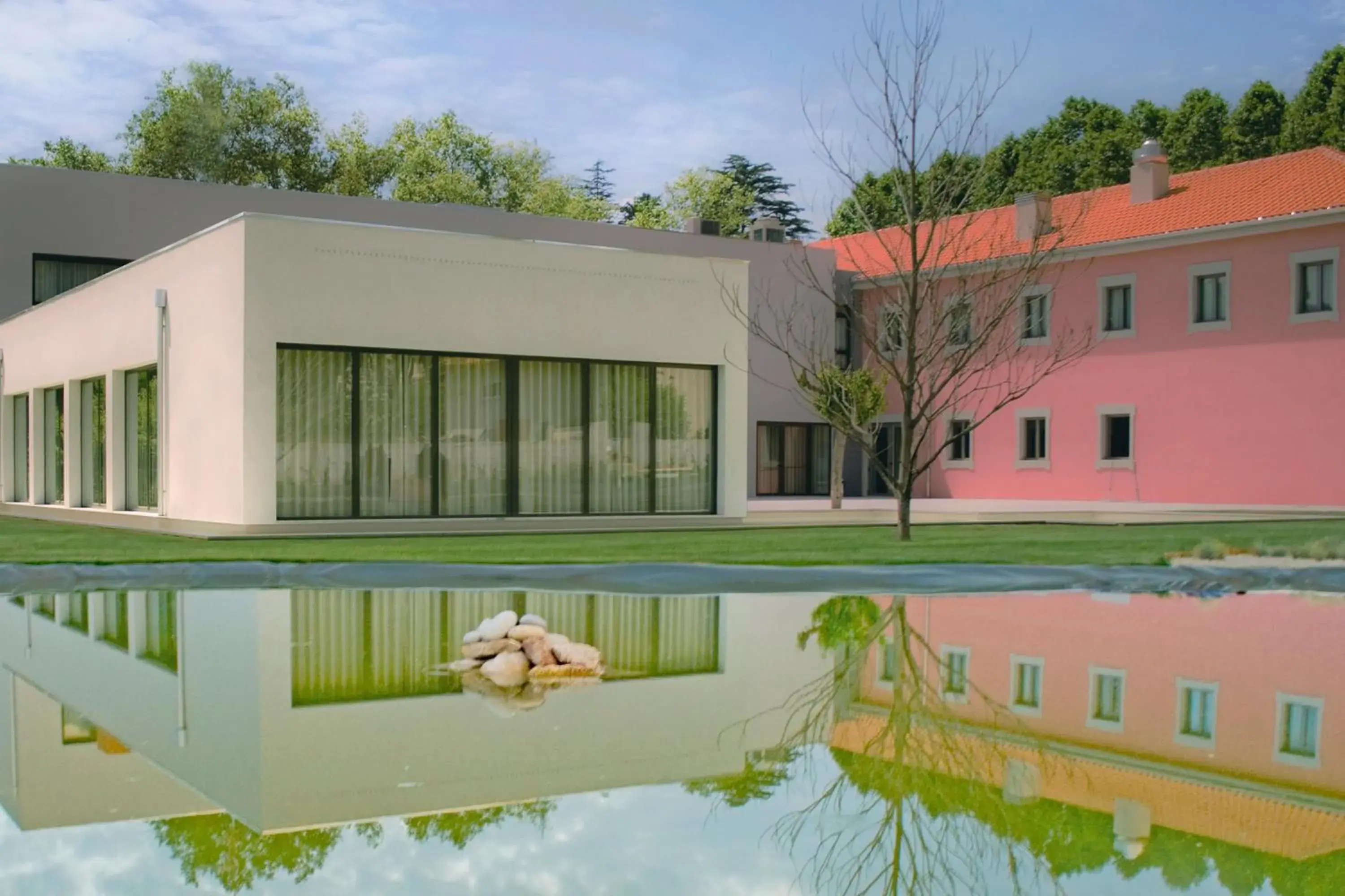 Swimming pool in Primavera Perfume Hotel Swimming pool in Primavera Perfume Hotel