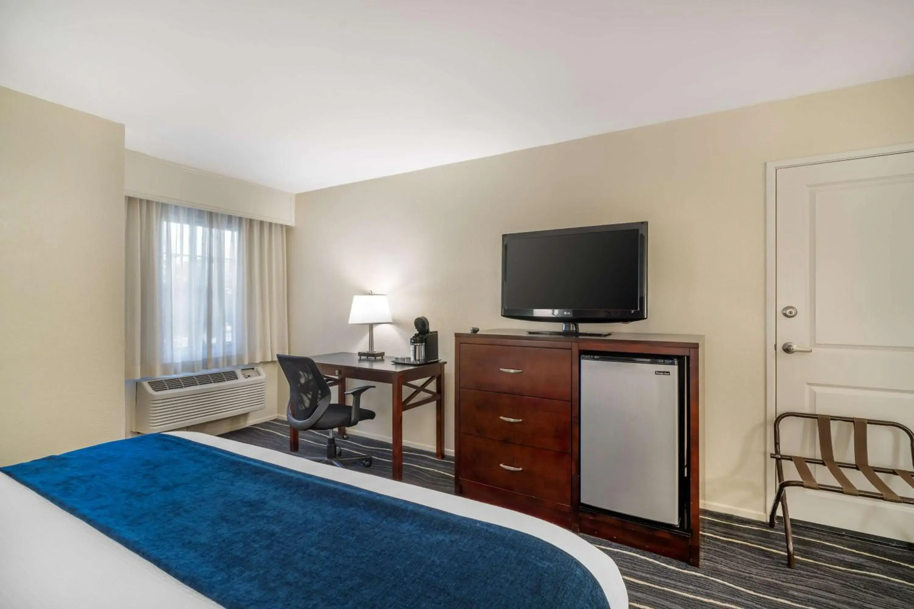 Bedroom, Bed in Best Western Plus Carpinteria Inn Bedroom, Bed in Best Western Plus Carpinteria Inn