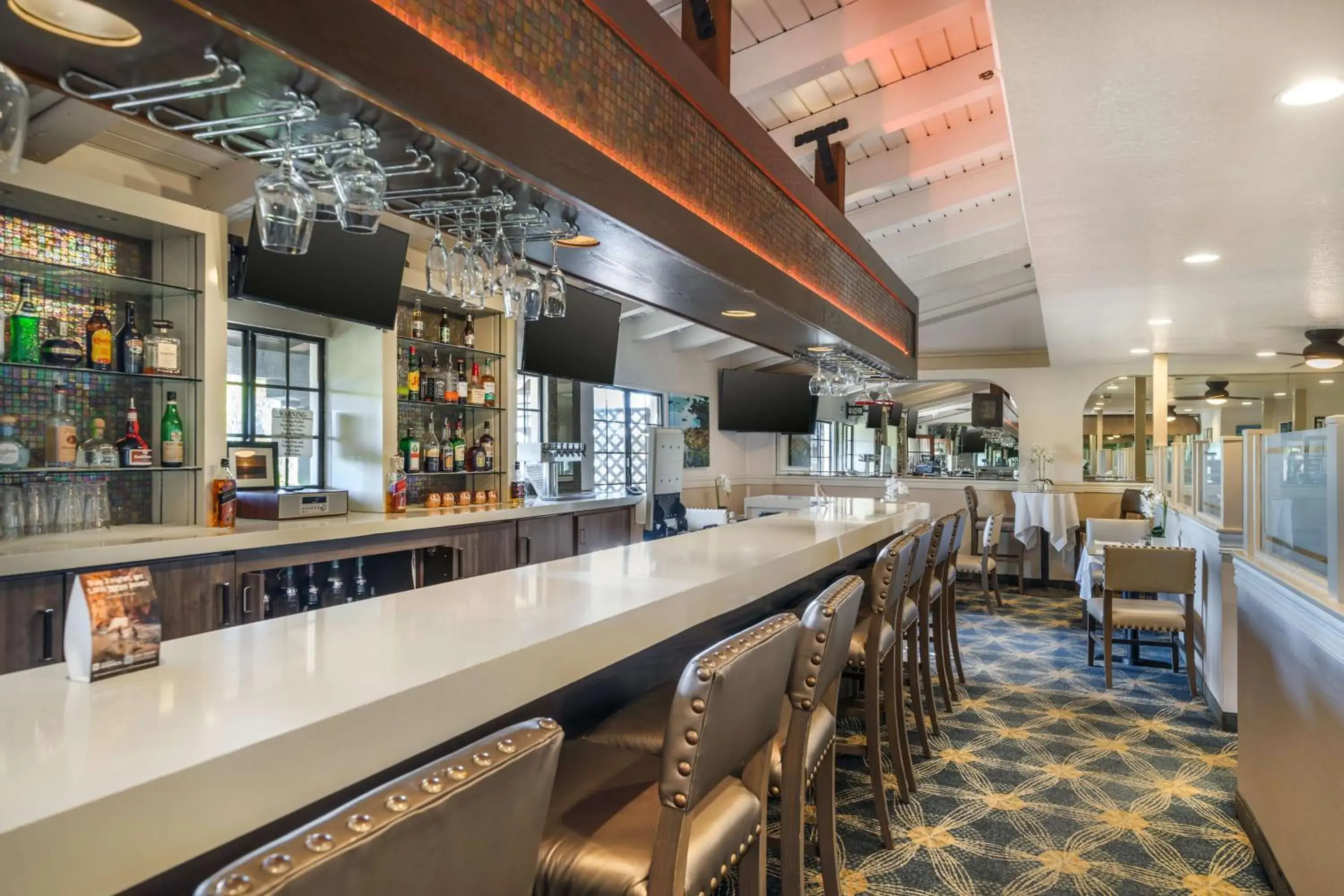 Lounge or bar in Best Western Plus Carpinteria Inn Lounge or bar in Best Western Plus Carpinteria Inn