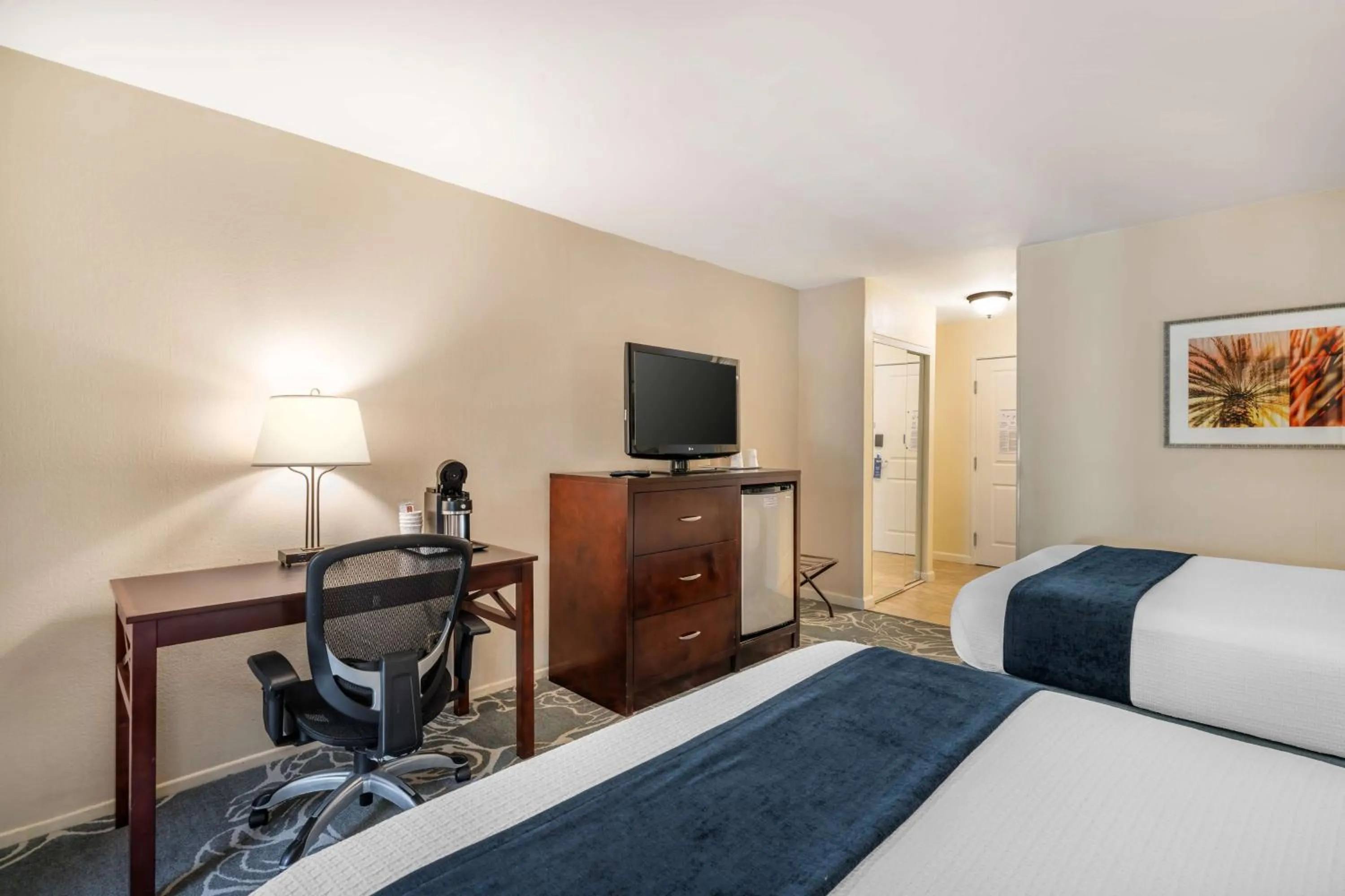 Bedroom, Bed in Best Western Plus Carpinteria Inn